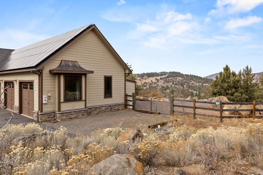 Klamath Falls, Oregon, 97601, United States, 4 Bedrooms Bedrooms, ,3 BathroomsBathrooms,Residential,For Sale,1987766