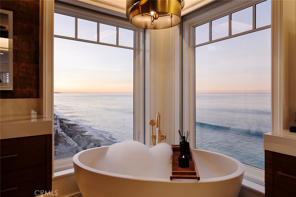 Dana Point, California, 92624, United States, 4 Bedrooms Bedrooms, ,5 BathroomsBathrooms,Residential,For Sale,1739161