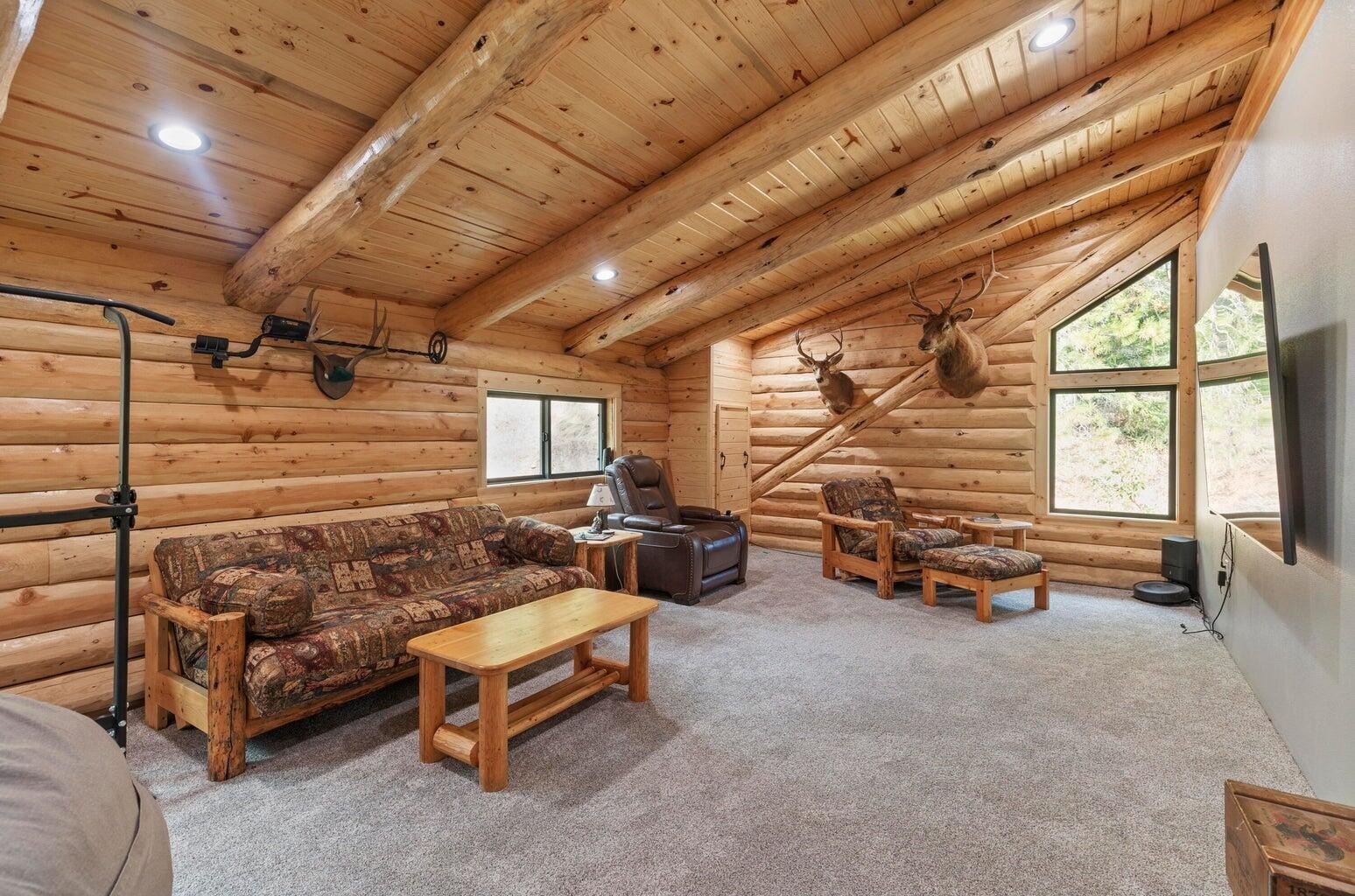 Canyonville, Oregon, 97417, United States, 2 Bedrooms Bedrooms, ,2 BathroomsBathrooms,Residential,For Sale,1981703