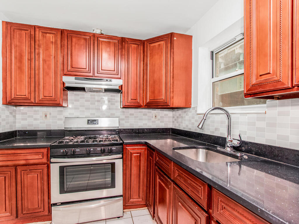 Bronx, New York, 10462, United States, 8 Bedrooms Bedrooms, ,3 BathroomsBathrooms,Residential,For Sale,1981445