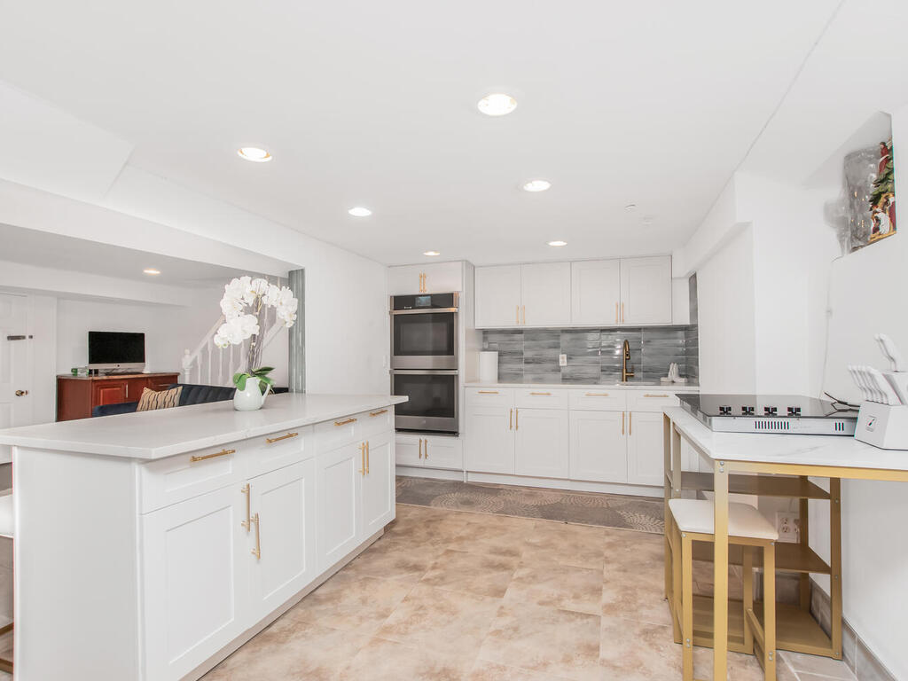 Yonkers, New York, 10704, United States, 4 Bedrooms Bedrooms, ,4 BathroomsBathrooms,Residential,For Sale,1977850