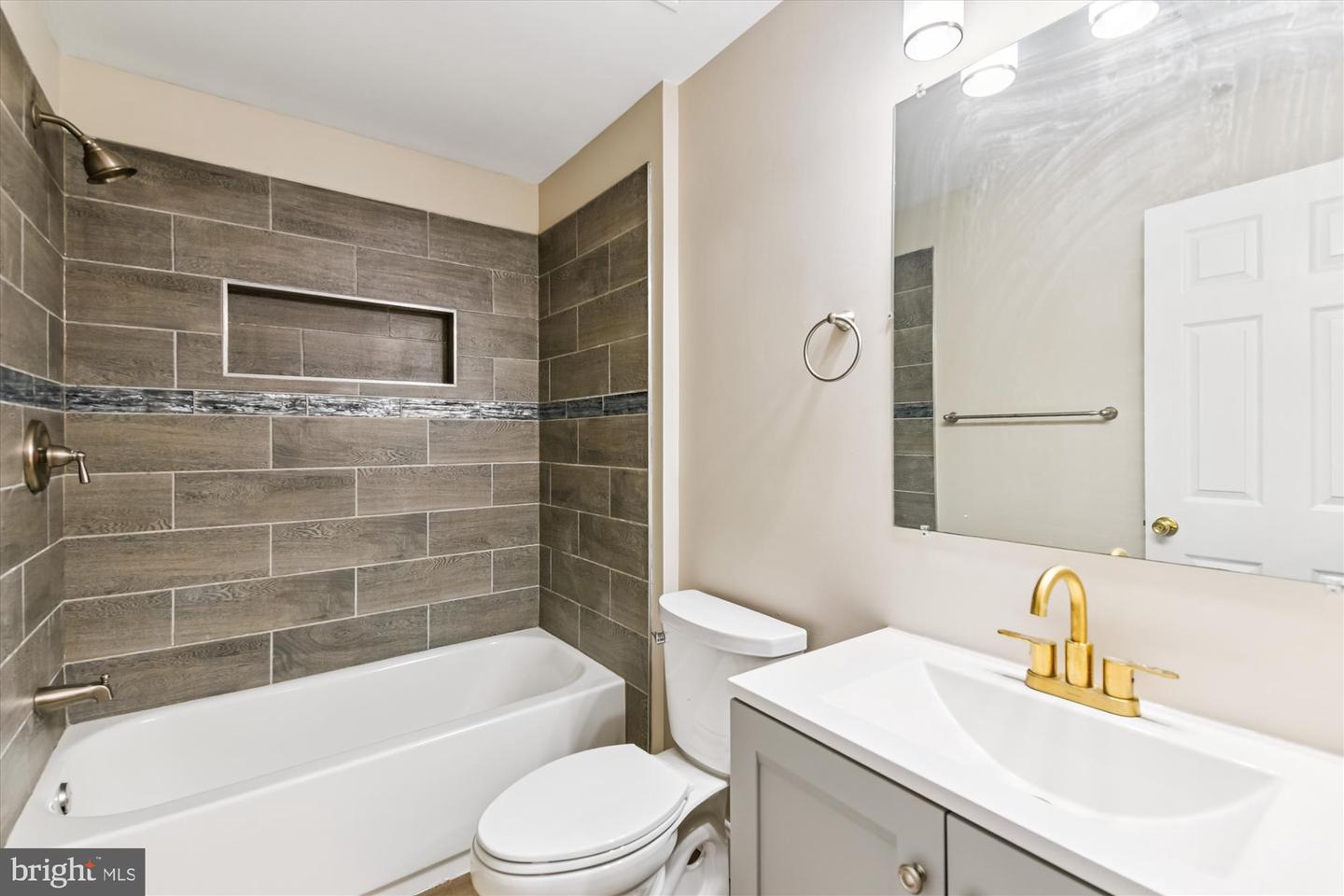 Aberdeen, Maryland, 21001, United States, 6 Bedrooms Bedrooms, ,4 BathroomsBathrooms,Residential,For Sale,1989015