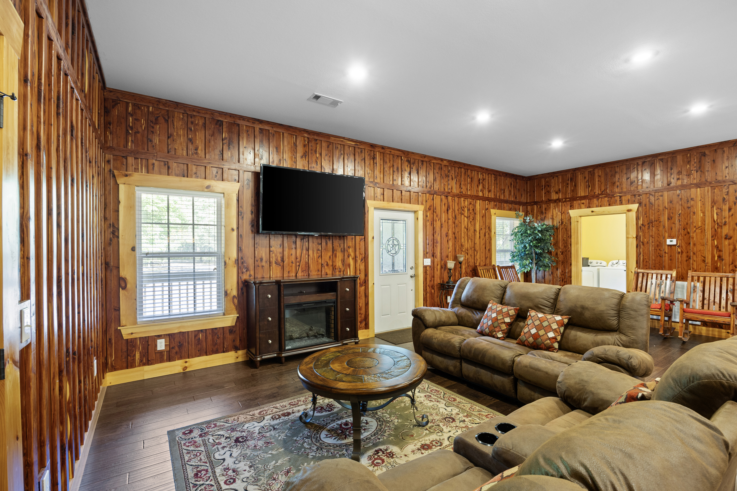 Pettigrew, Arkansas, 72752, United States, 5 Bedrooms Bedrooms, ,4 BathroomsBathrooms,Residential,For Sale,1826540