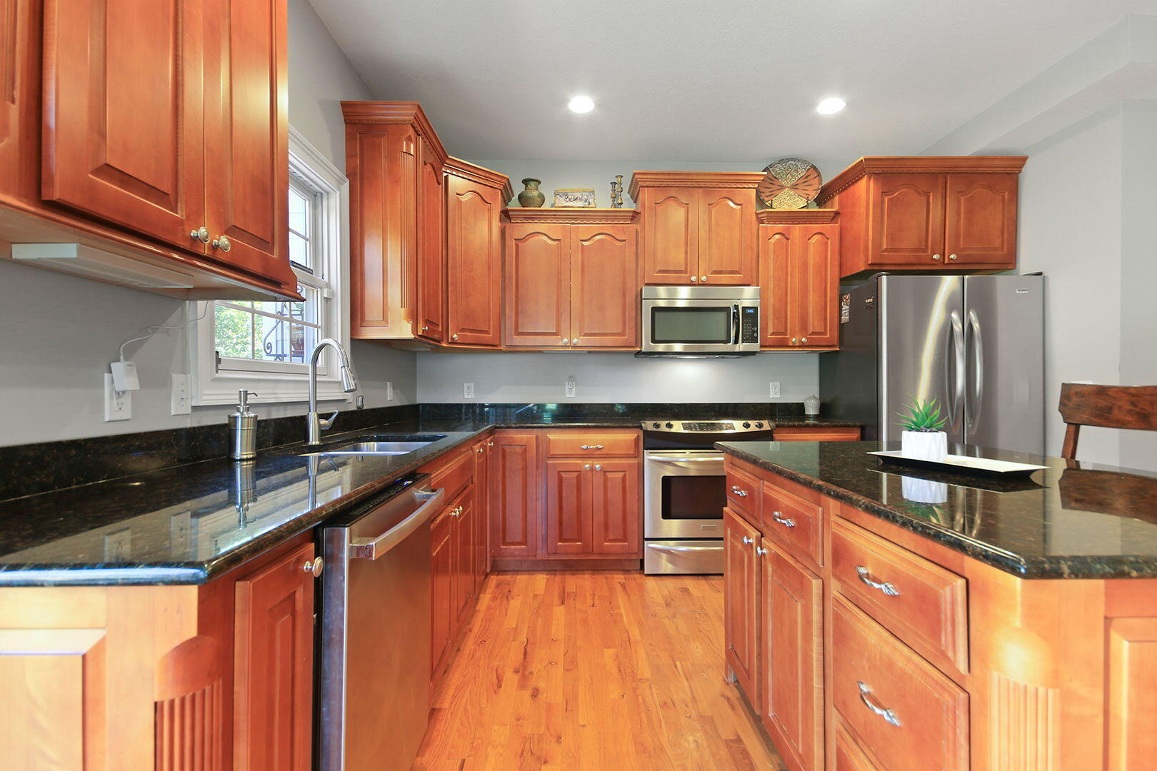 COLUMBIA, Missouri, 65203, United States, 5 Bedrooms Bedrooms, ,4 BathroomsBathrooms,Residential,For Sale,1983136