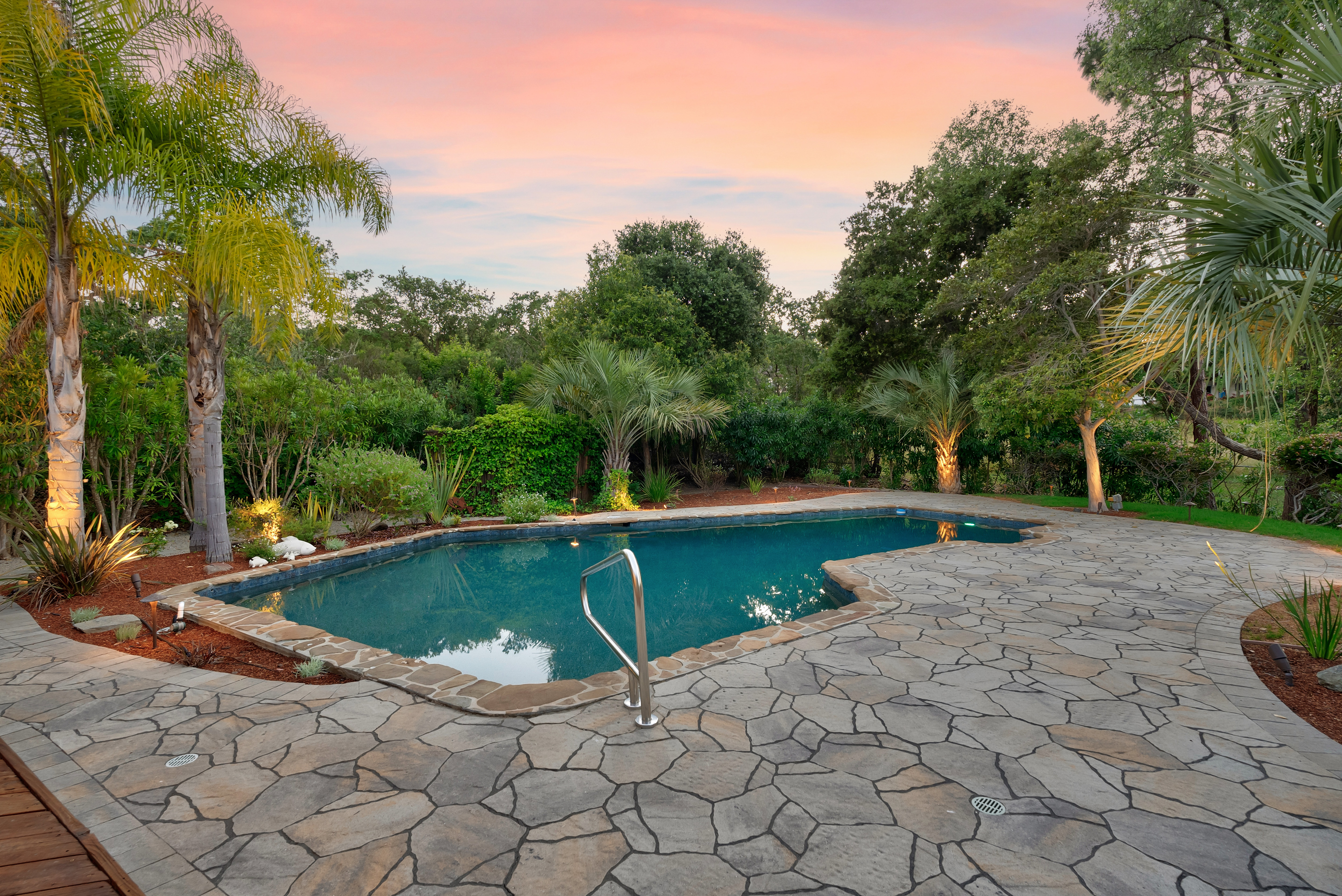  Contemporary Luxury with Pool, Tennis, and Solar - 物件實景