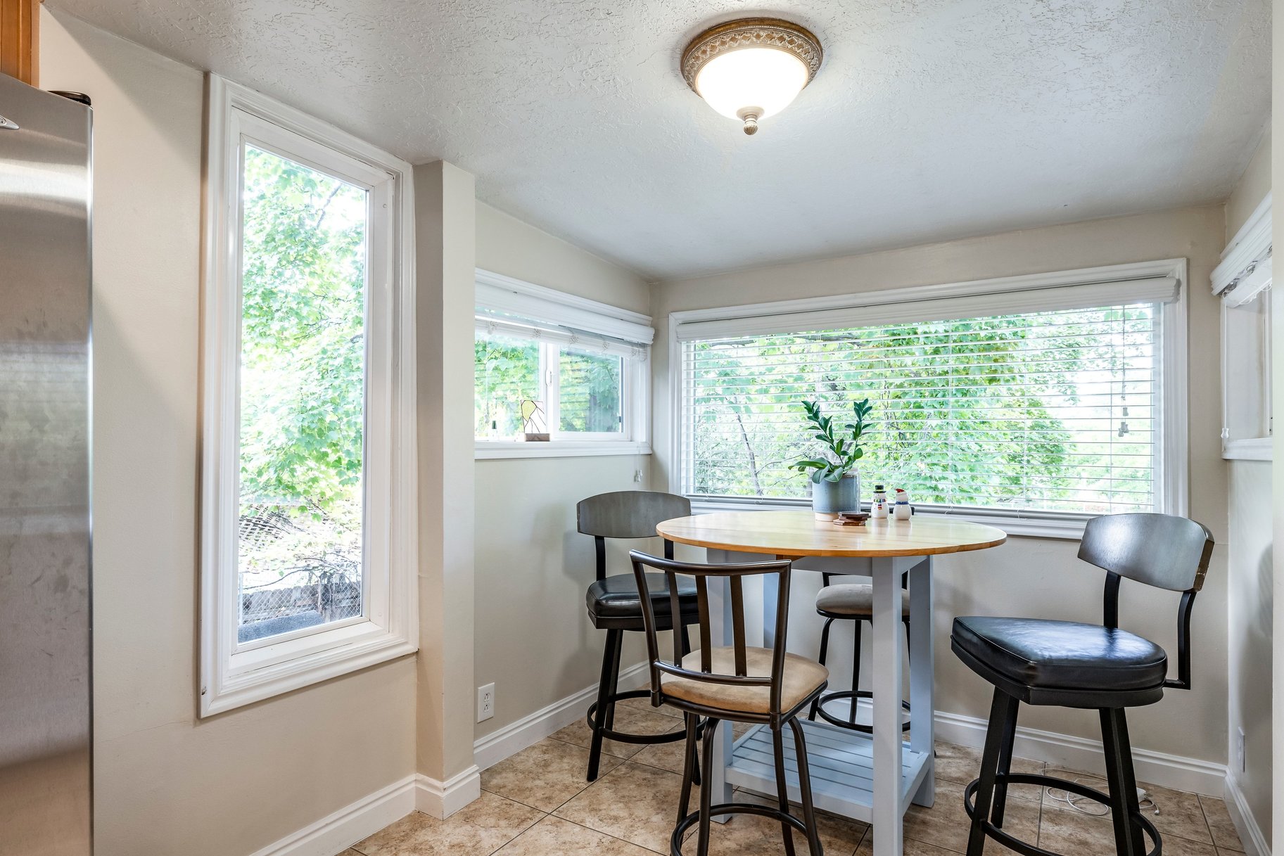  Charming home, flexible living options, rental income - 物件實景