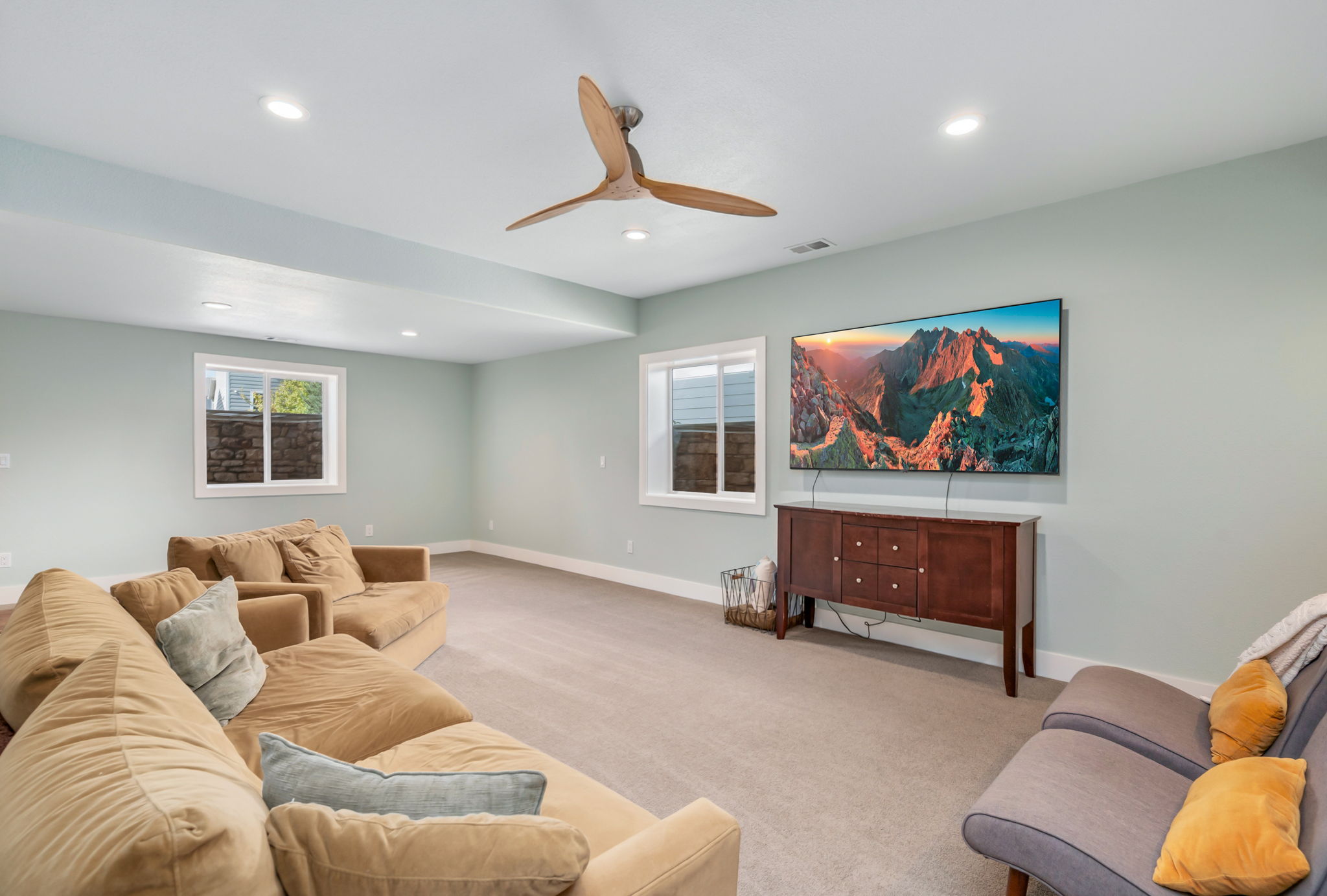 Great 2 Story With Main Floor Master Located Between Raindance and Pelican Lakes - 物件實景
