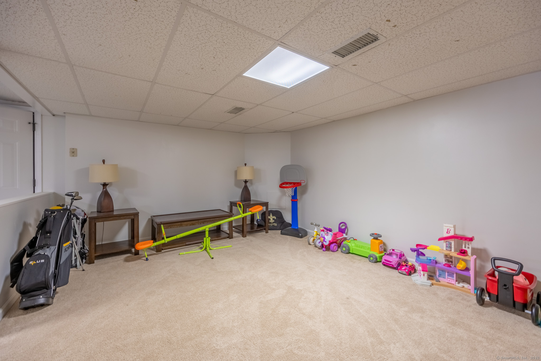 Naugatuck, Connecticut, 06770, United States, 4 Bedrooms Bedrooms, ,3 BathroomsBathrooms,Residential,For Sale,1938960