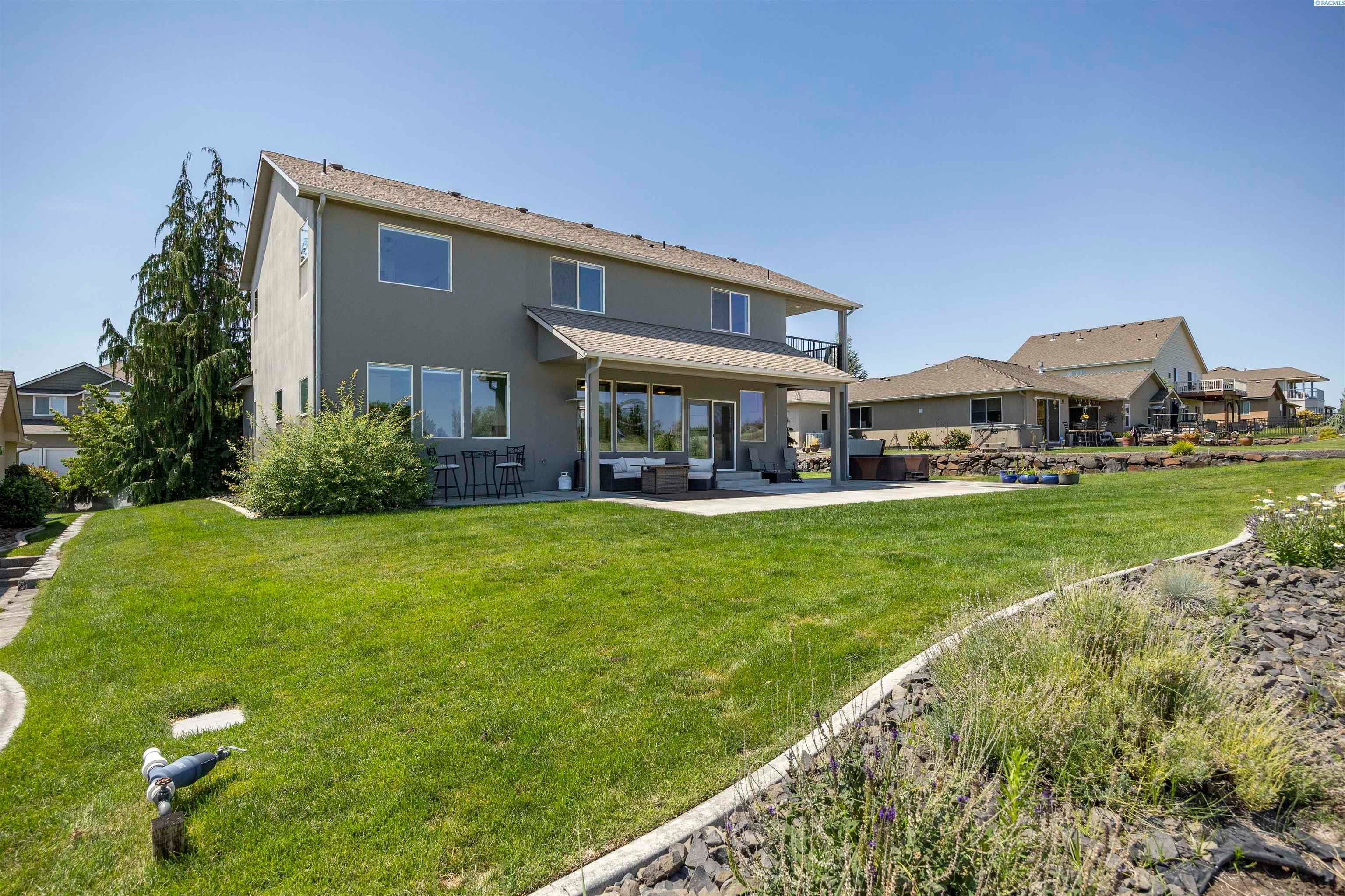 Richland, Washington, 99354, United States, 4 Bedrooms Bedrooms, ,3 BathroomsBathrooms,Residential,For Sale,1998079