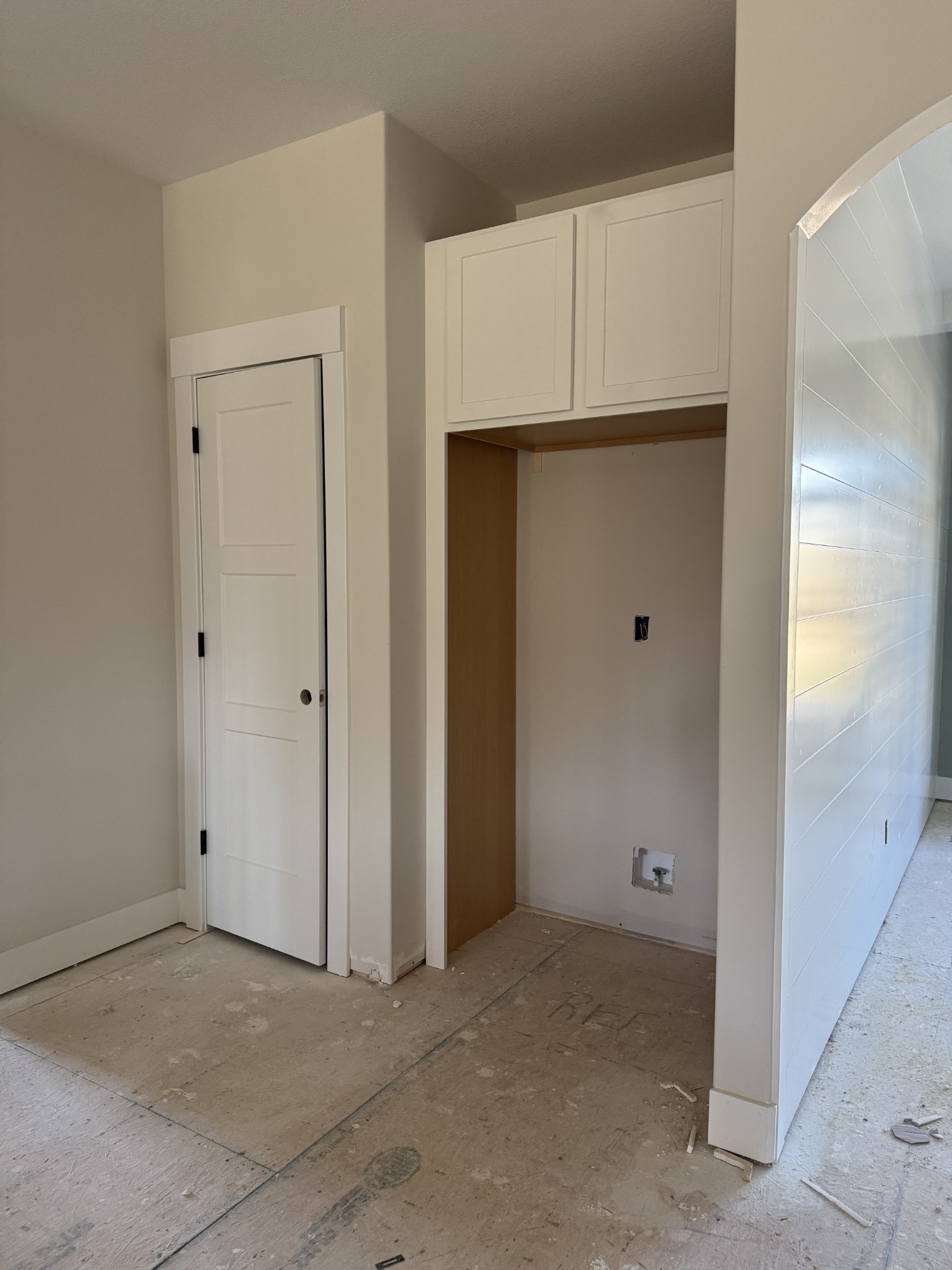 Clarksville, Tennessee, 37042, United States, 3 Bedrooms Bedrooms, ,4 BathroomsBathrooms,Residential,For Sale,2006024