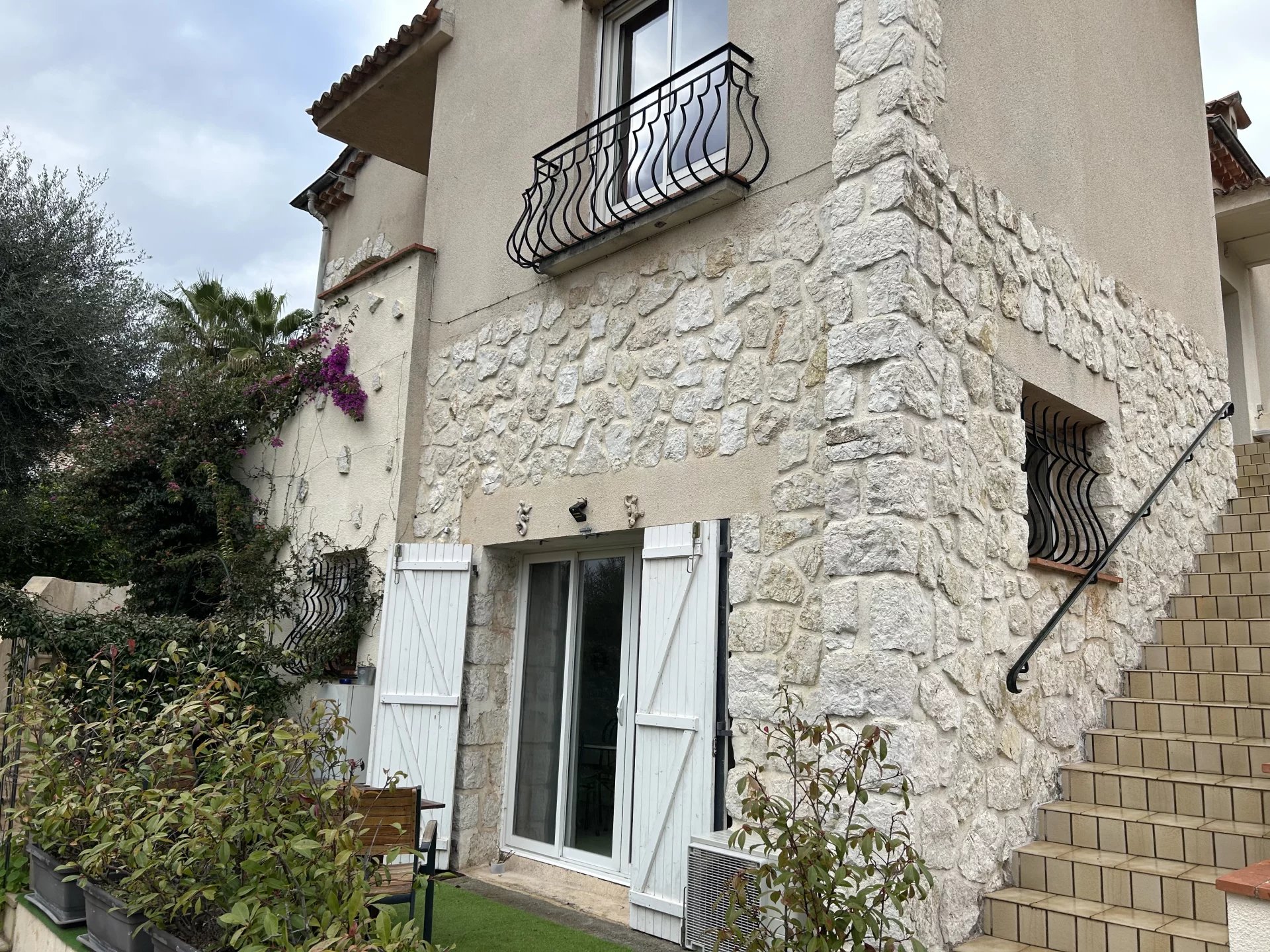 Vence, Provence-Alpes-Côte d’Azur, 06140, FR, 3 Bedrooms Bedrooms, ,Residential,For Sale,1679791