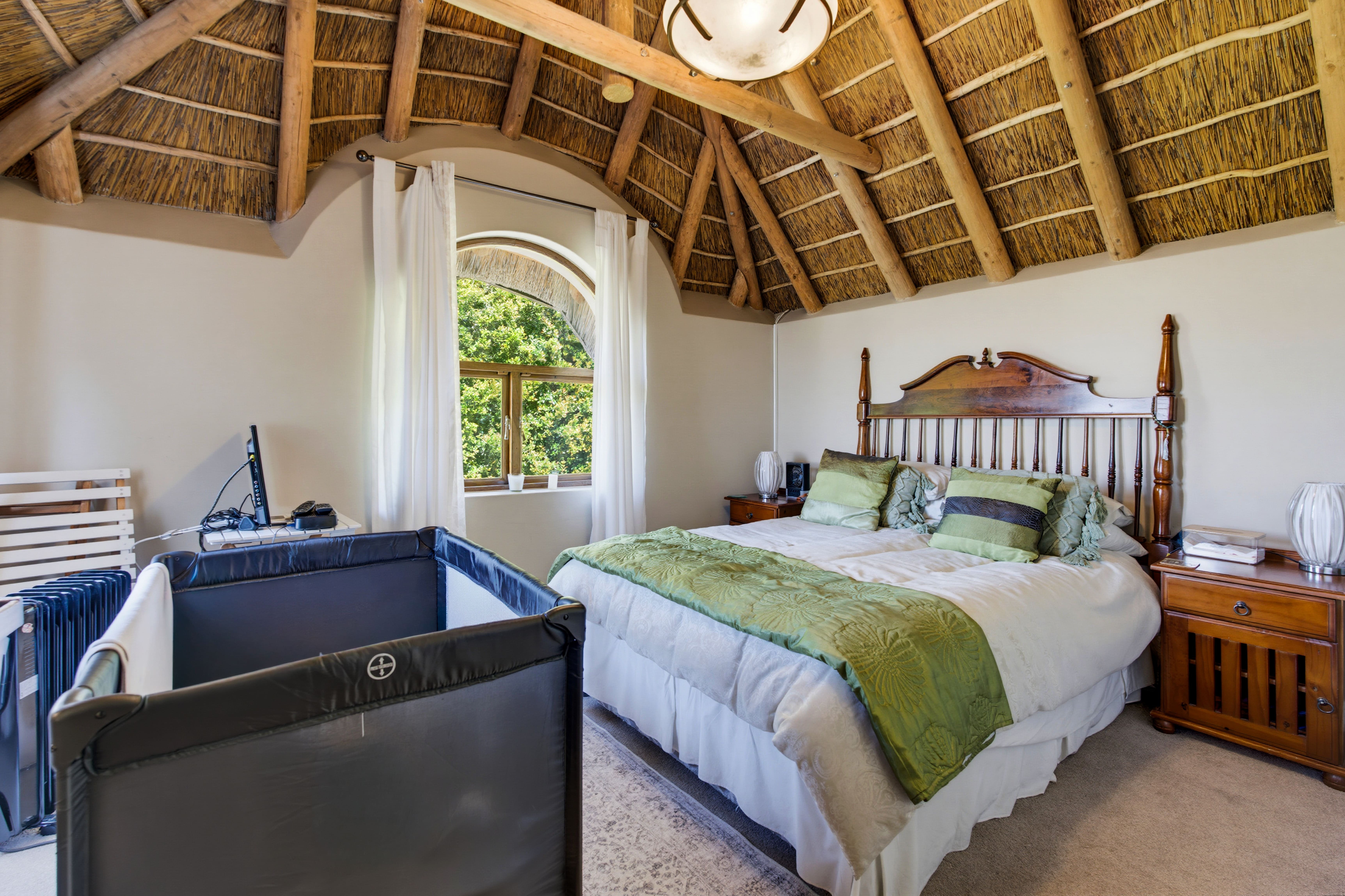 Elevated Family Living with Exceptional Mountain and Valley Views - 物件實景