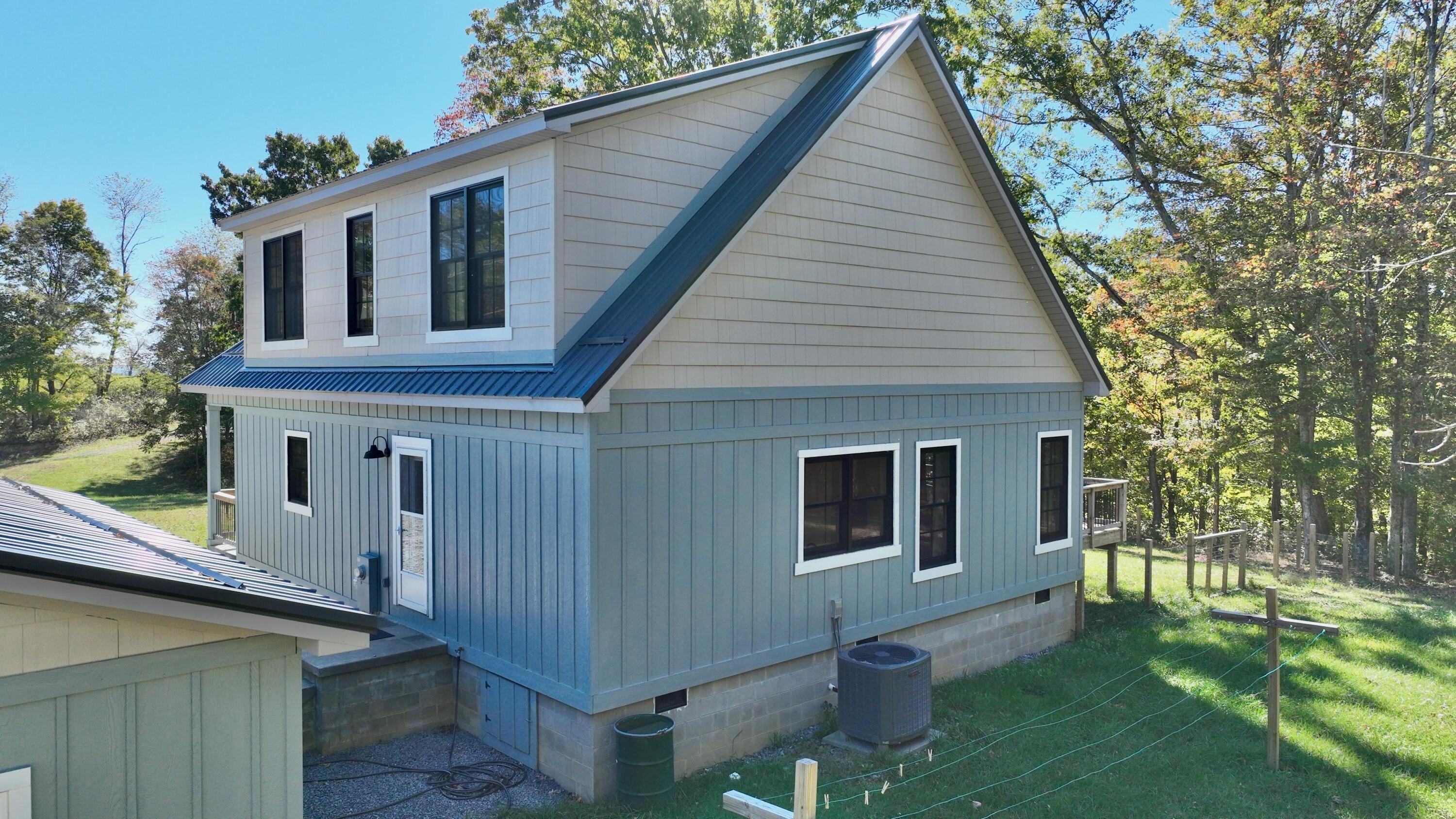 Hinton, West Virginia, 25951, United States, 3 Bedrooms Bedrooms, ,3 BathroomsBathrooms,Residential,For Sale,1770646