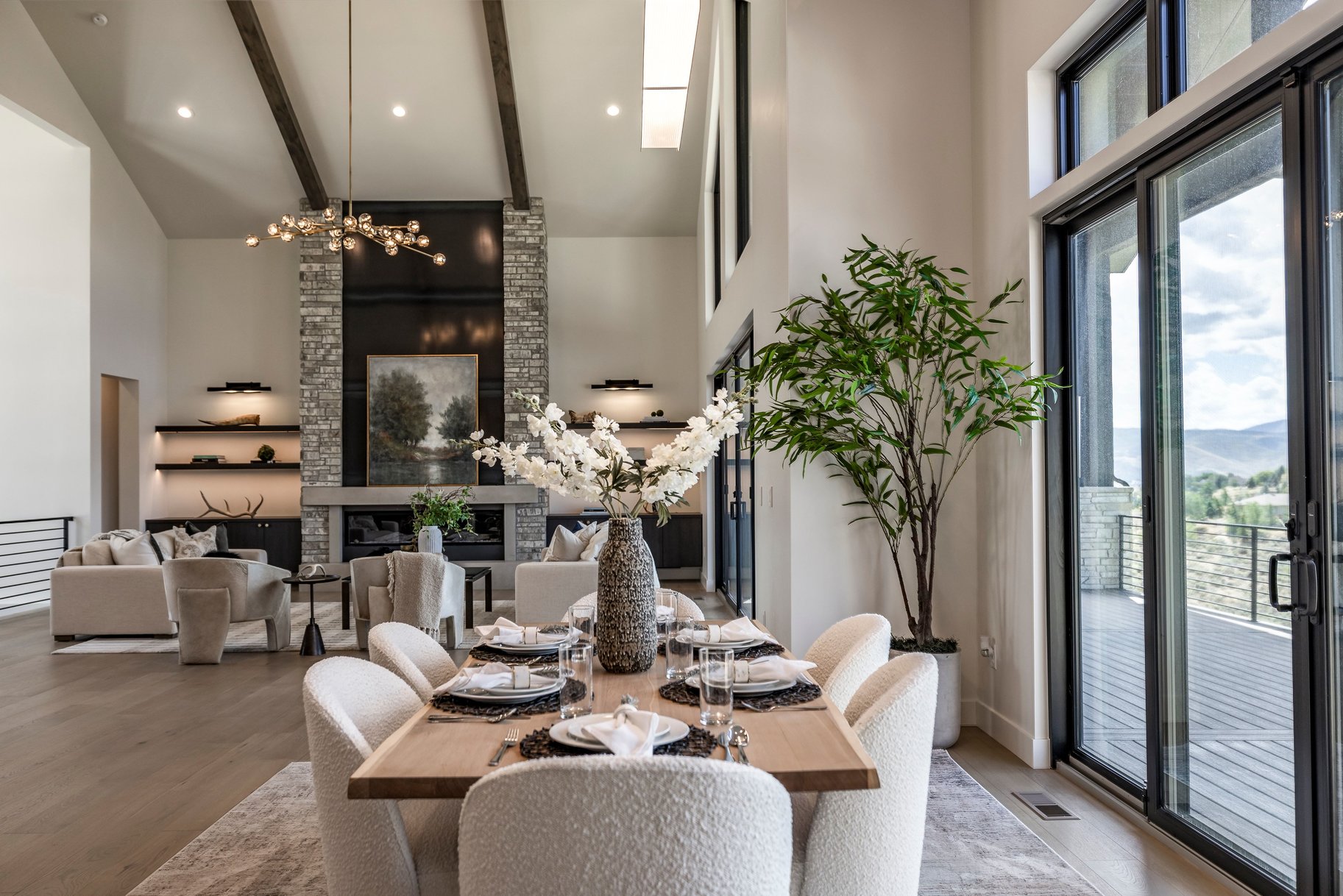  Upgraded Luxury Living with Panoramic Mountain Views - 物件實景
