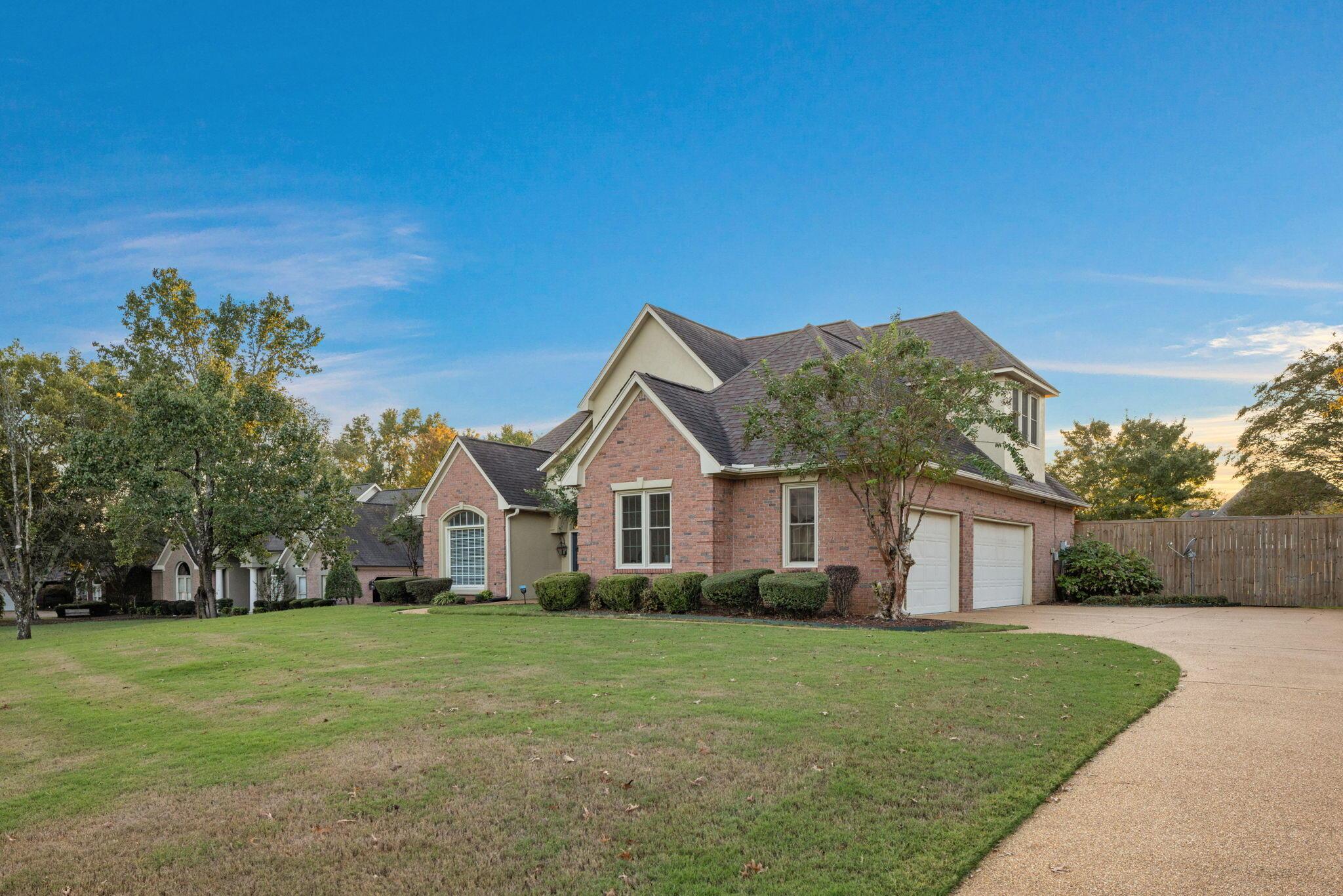 Tupelo, Mississippi, 38801, United States, 4 Bedrooms Bedrooms, ,4 BathroomsBathrooms,Residential,For Sale,1957105
