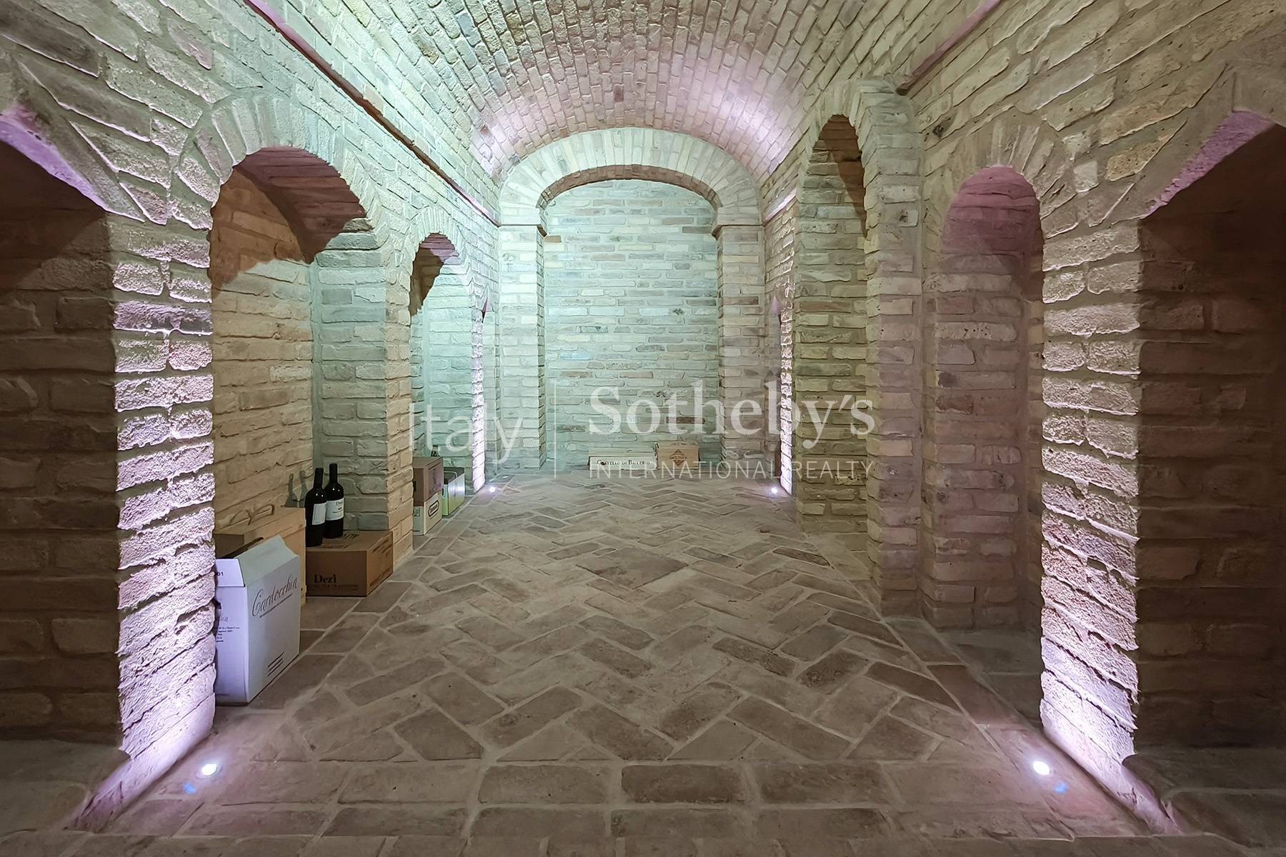  Country estate with vineyards and pool in Le Marche - 物件實景