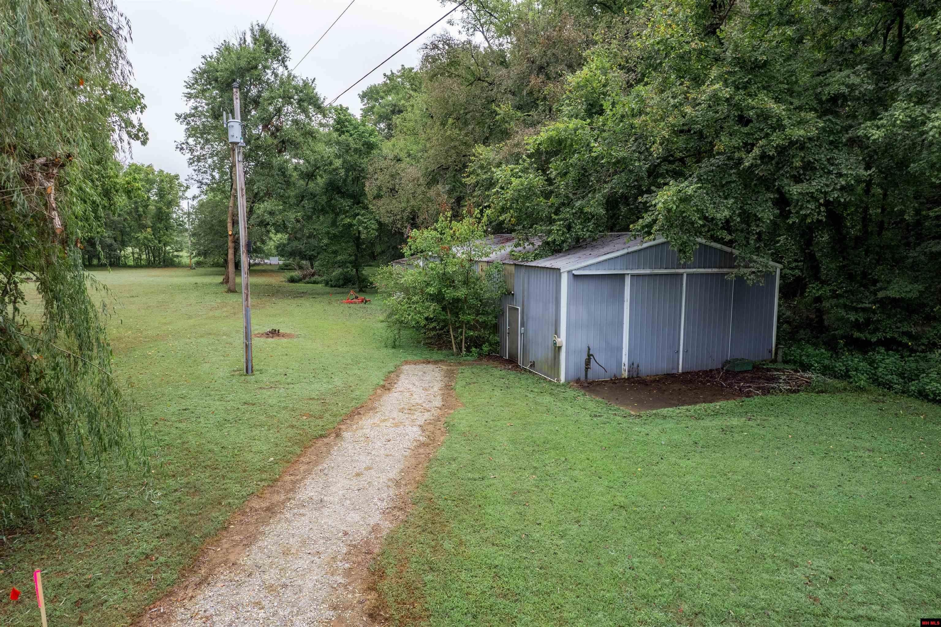 Norfork, Arkansas, 72658, United States, 4 Bedrooms Bedrooms, ,4 BathroomsBathrooms,Residential,For Sale,2037345