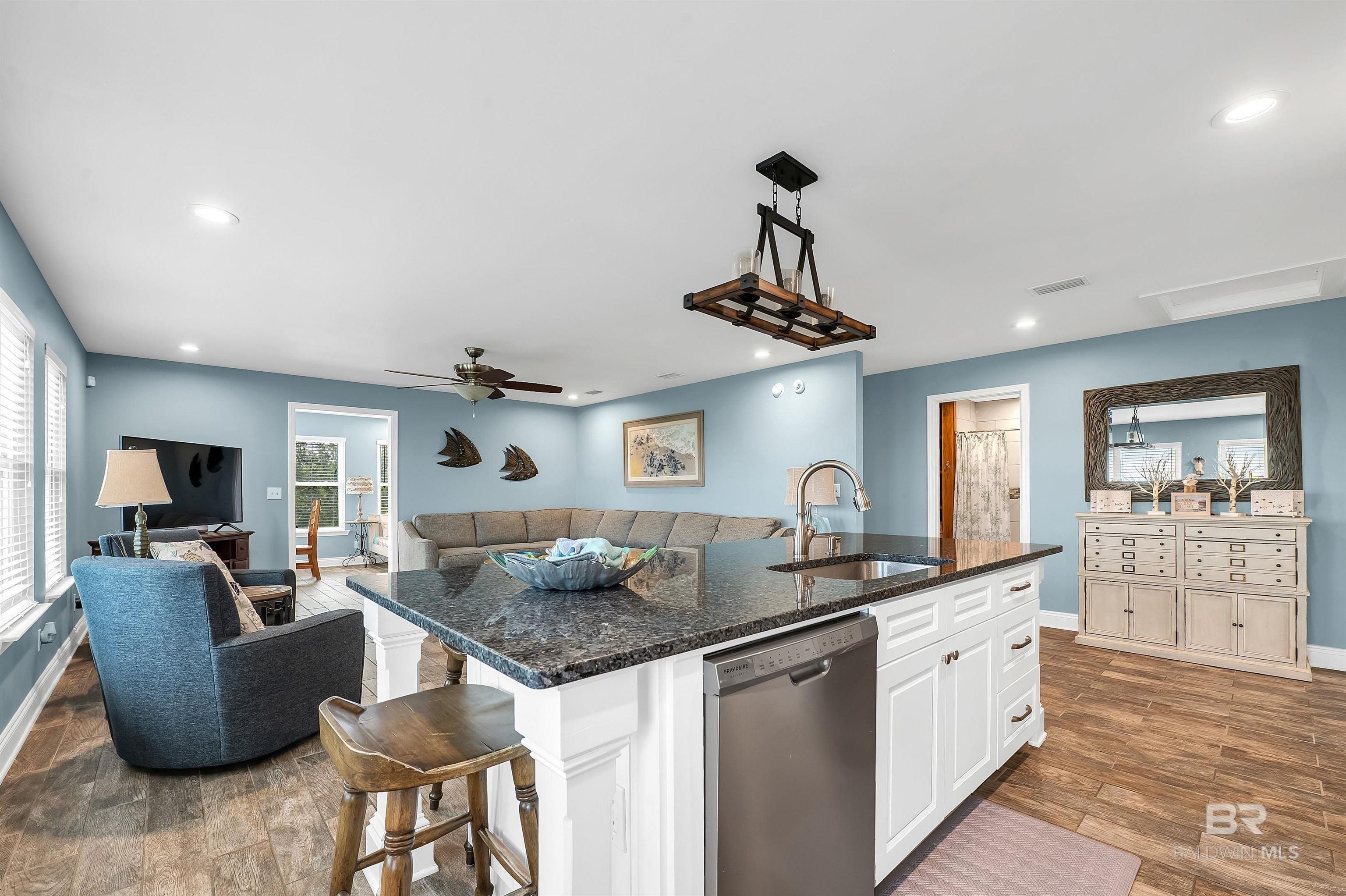 Gulf Shores, Alabama, 36542, United States, 3 Bedrooms Bedrooms, ,3 BathroomsBathrooms,Residential,For Sale,1984427