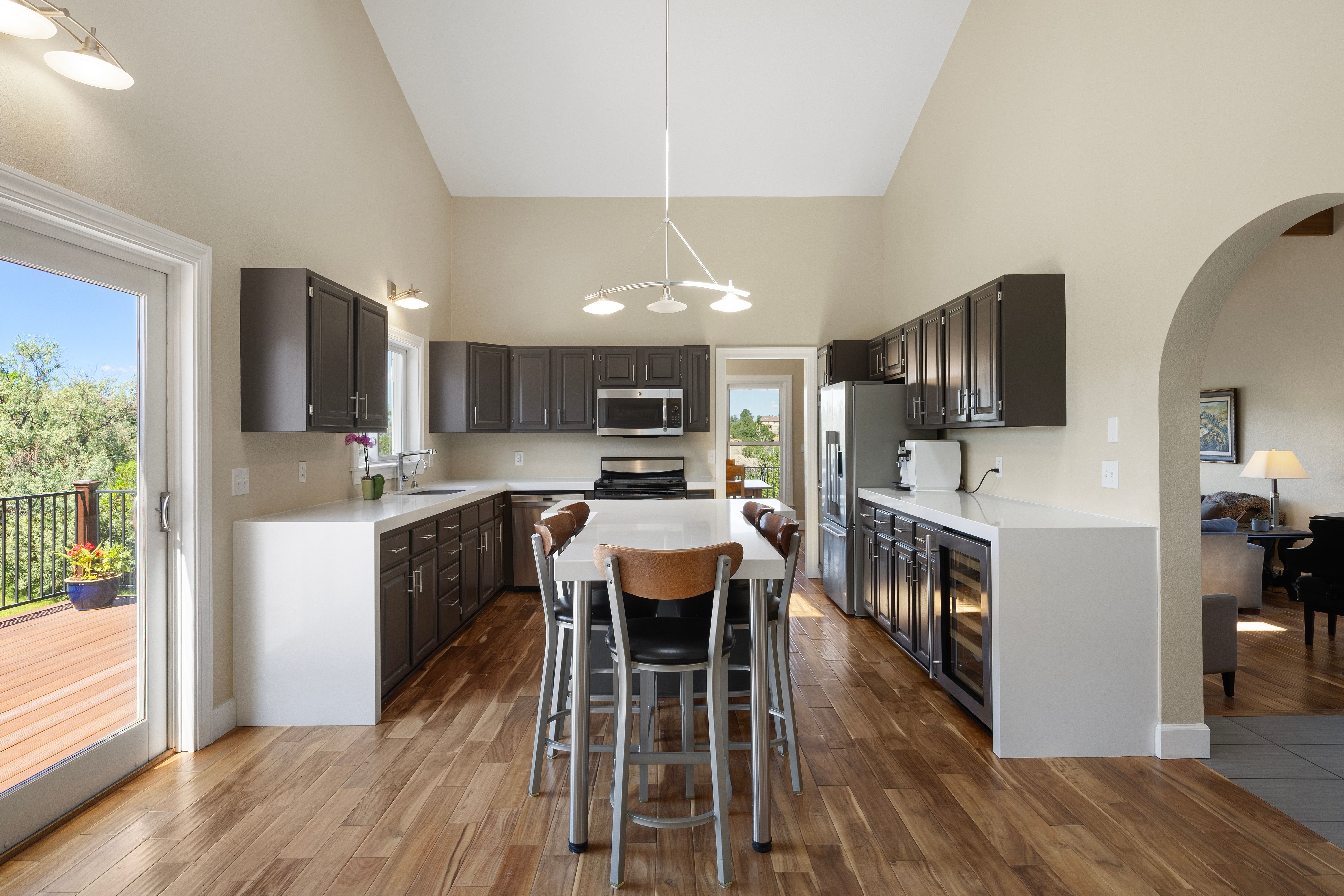  Extensively Renovated 4 Bedroom  4 Bathroom In Highly Desirable Charter Oaks - 物件實景