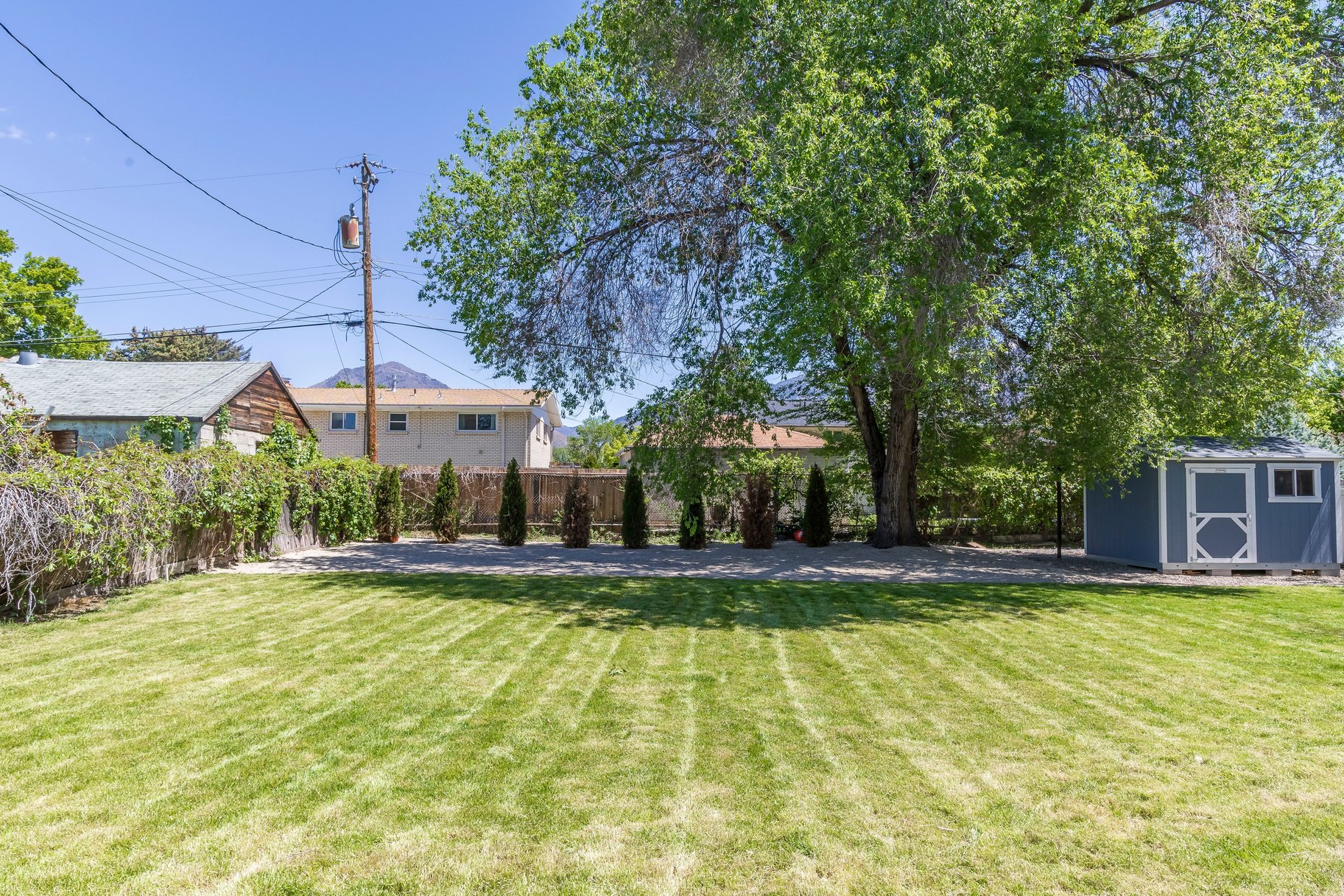  Perfectly Located Bungalow with Rare Water Rights, Huge Yard & Breathtaking View - 物件實景