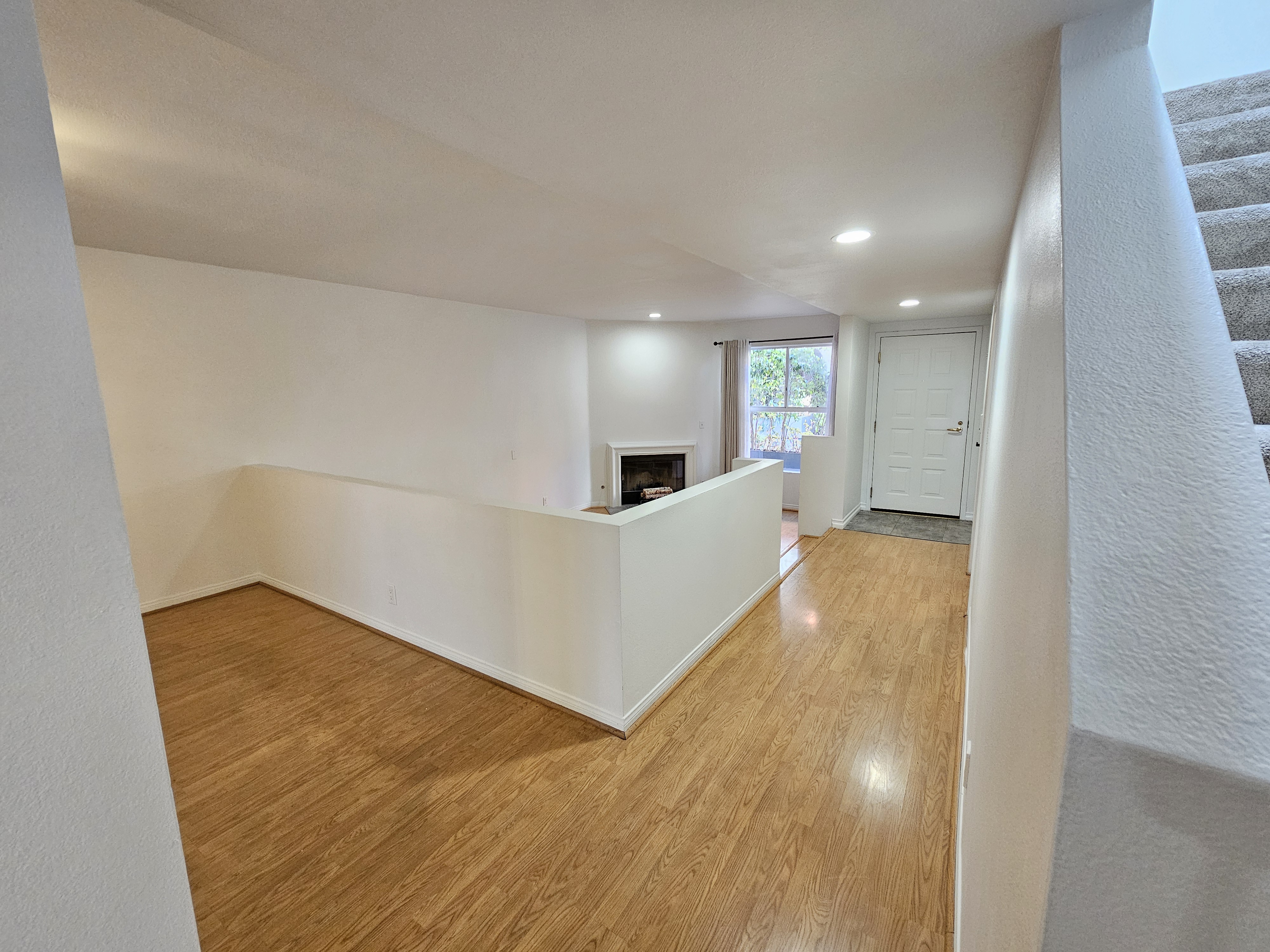 Los Angeles, California, 90068, United States, 2 Bedrooms Bedrooms, ,2 BathroomsBathrooms,Residential,For Sale,1977140