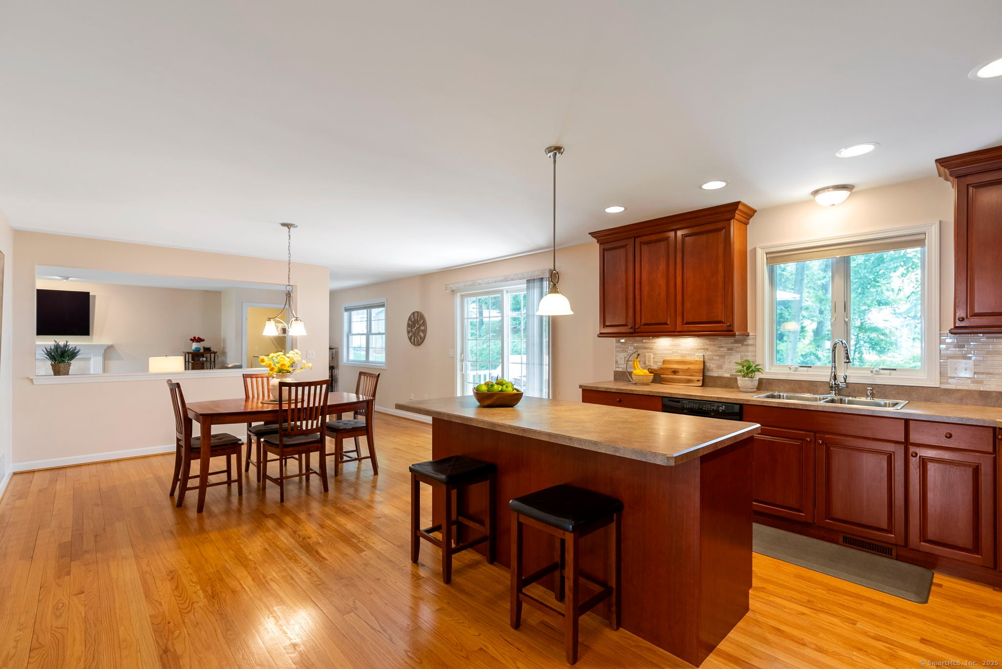 Manchester, Connecticut, 06040, United States, 4 Bedrooms Bedrooms, ,3 BathroomsBathrooms,Residential,For Sale,1916199