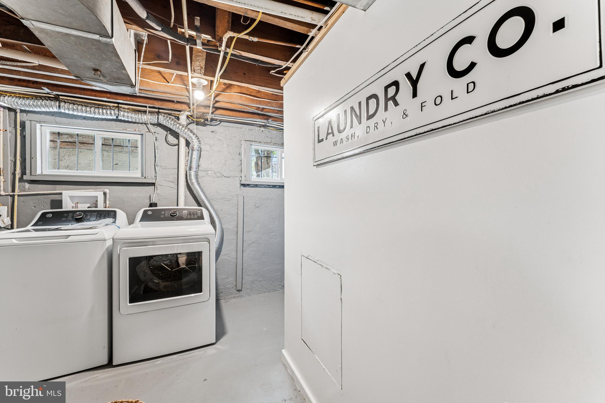 Alexandria, Virginia, 22305, United States, 2 Bedrooms Bedrooms, ,2 BathroomsBathrooms,Residential,For Sale,1974640