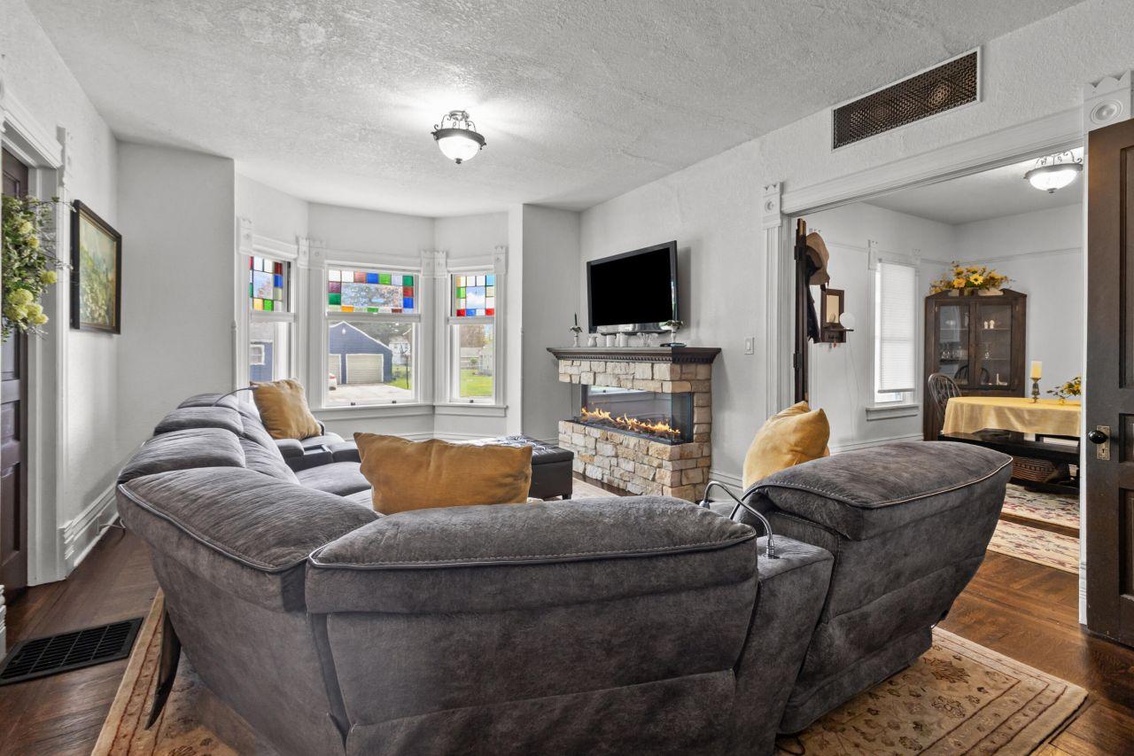 Lake Geneva, Wisconsin, 53147, United States, 4 Bedrooms Bedrooms, ,2 BathroomsBathrooms,Residential,For Sale,1849872