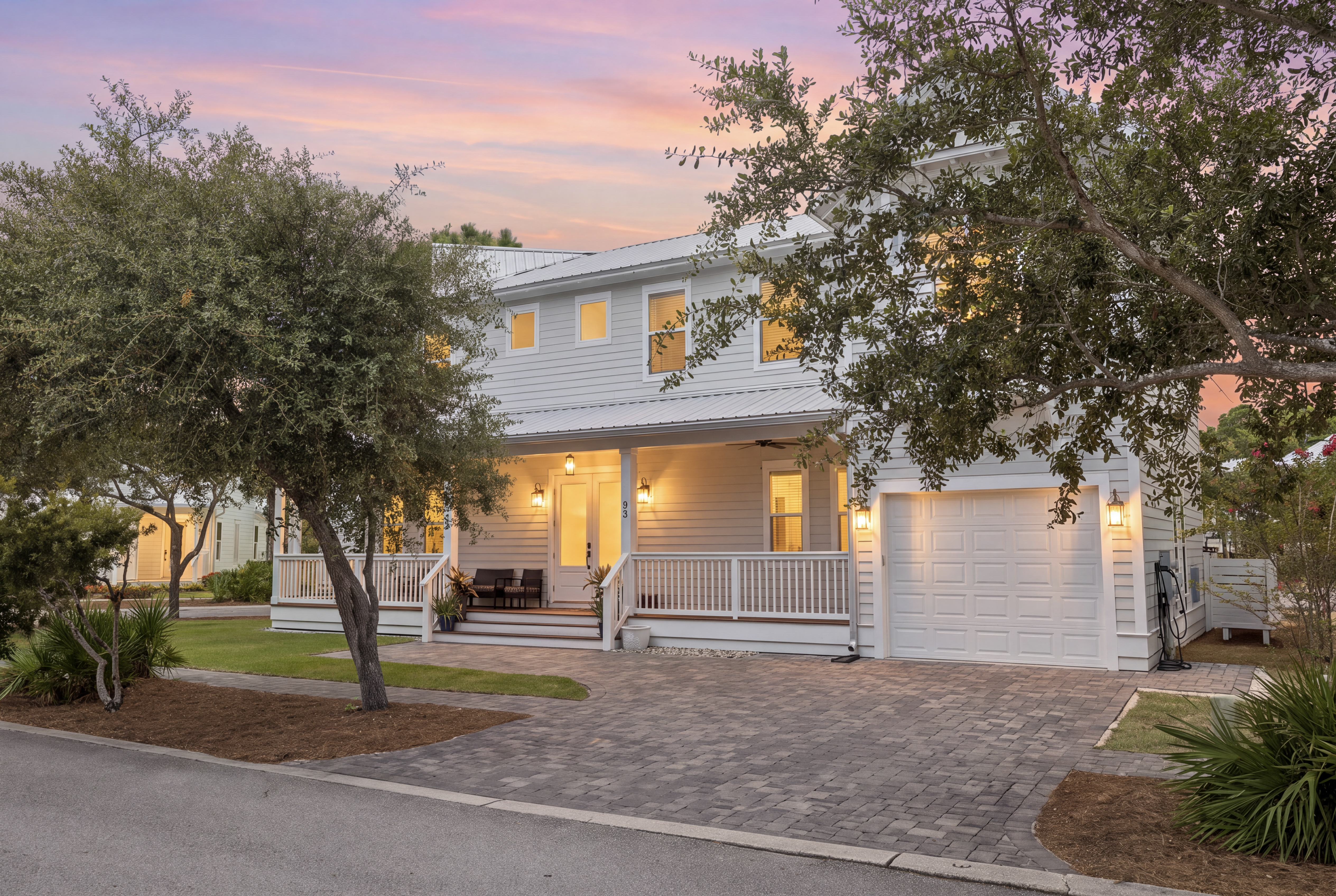  Spacious Newer-Build Home With Wraparound Porch On Gated Community Corner Lot - 物件實景