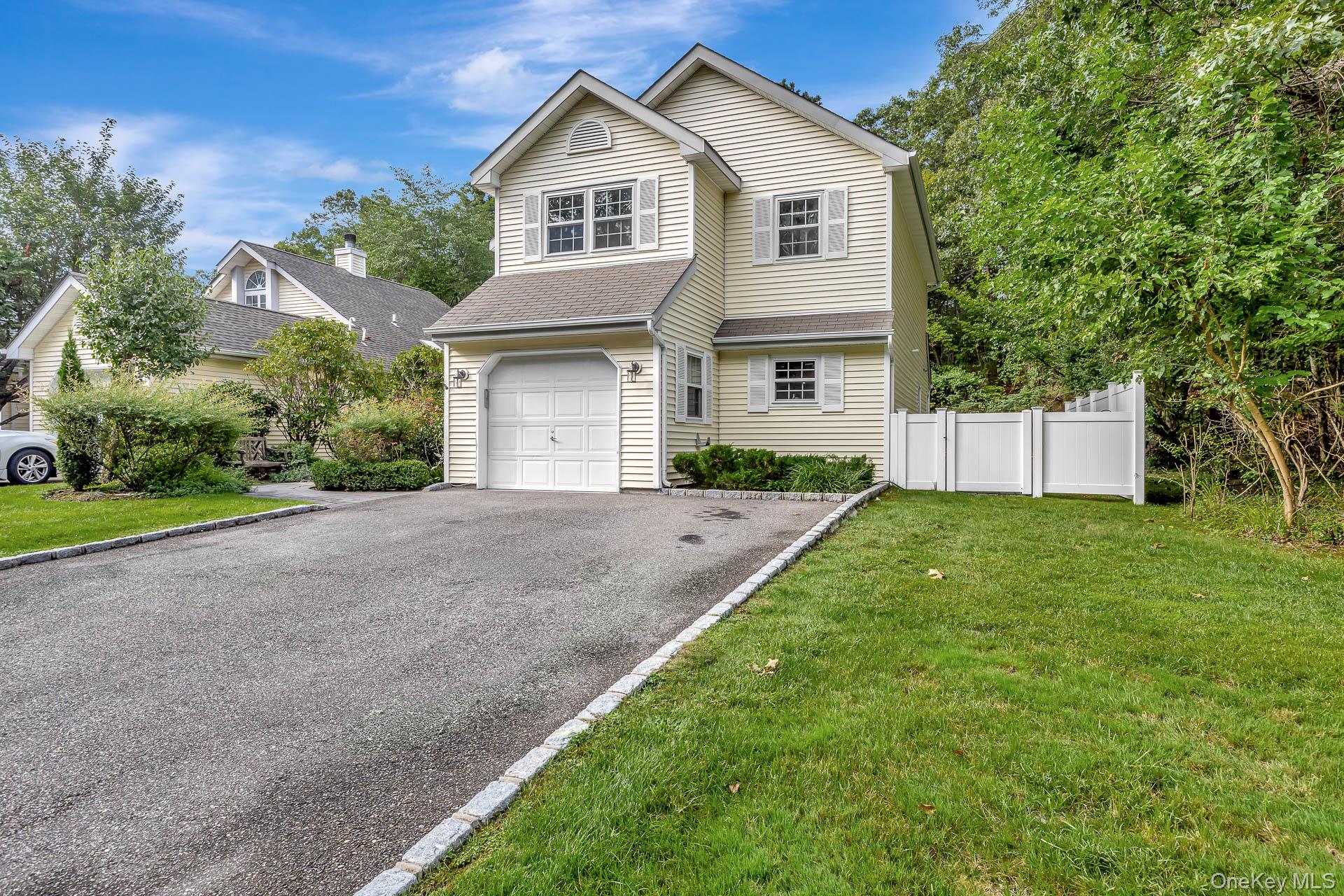 Middle Island, New York, 11953, United States, 3 Bedrooms Bedrooms, ,3 BathroomsBathrooms,Residential,For Sale,1932186