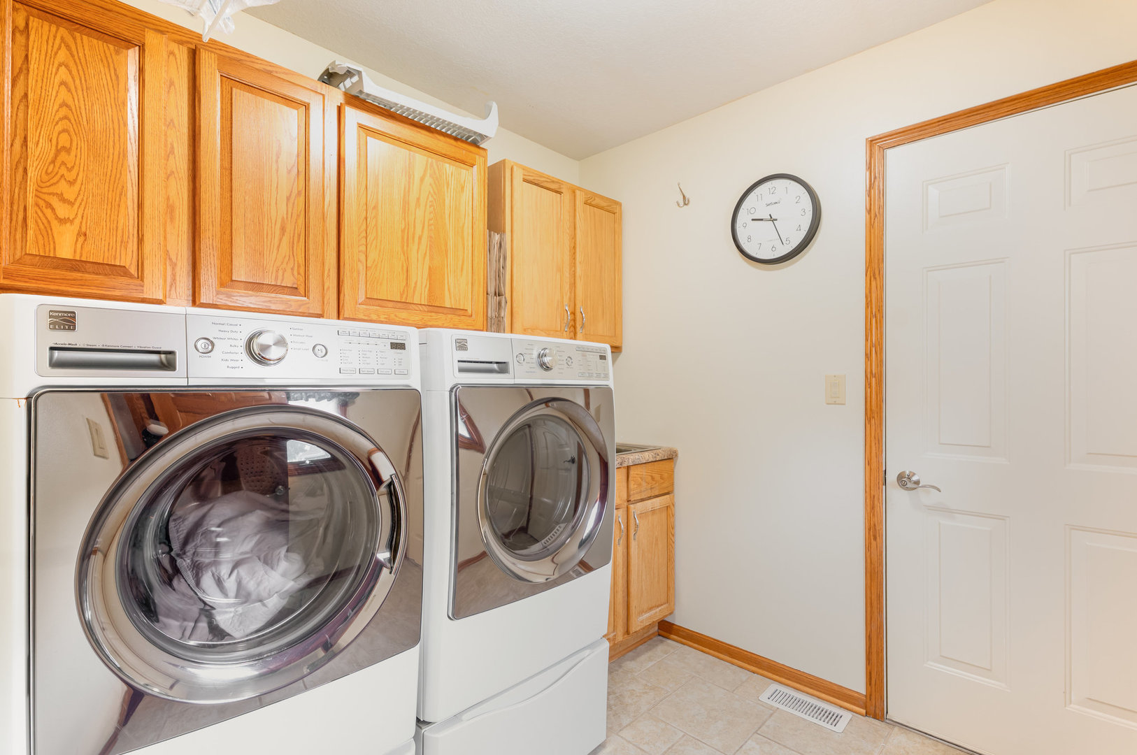 Shorewood, Illinois, 60404, United States, 3 Bedrooms Bedrooms, ,3 BathroomsBathrooms,Residential,For Sale,1937616