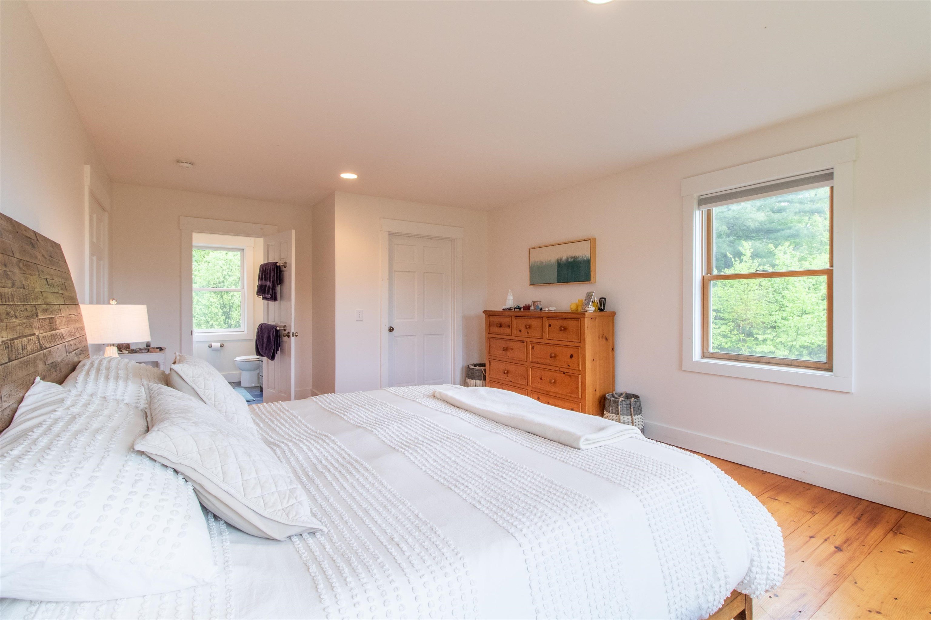 Kirby, Vermont, 05851, United States, 5 Bedrooms Bedrooms, ,3 BathroomsBathrooms,Residential,For Sale,2036584