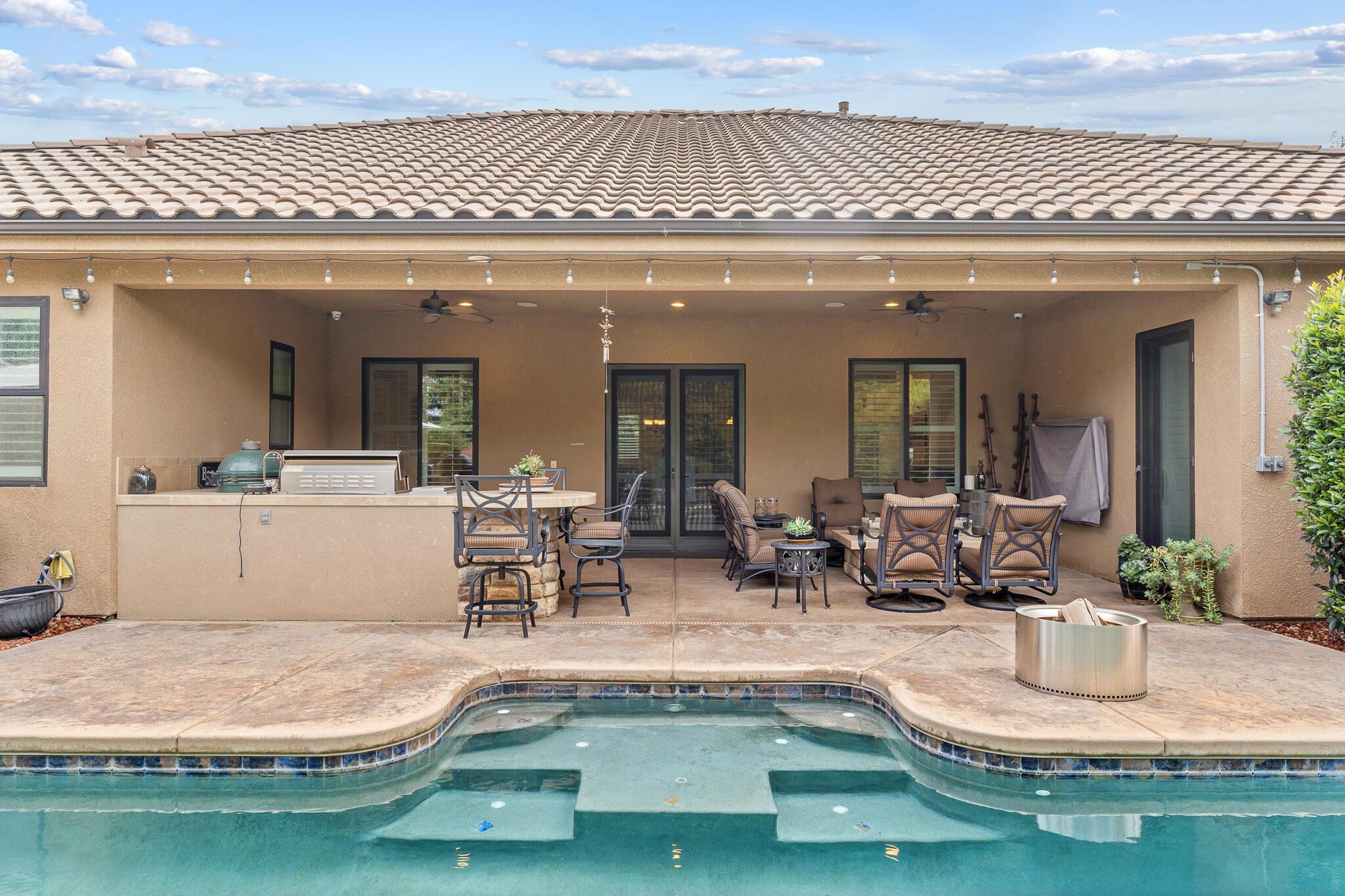 Visalia, California, 93291, United States, 4 Bedrooms Bedrooms, ,3 BathroomsBathrooms,Residential,For Sale,1976772