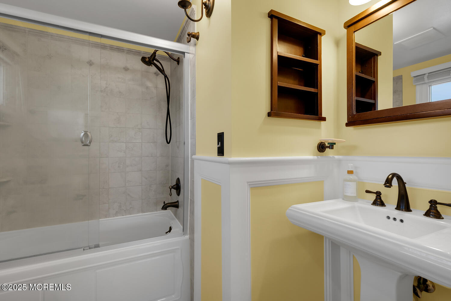 Hazlet, New Jersey, 07730, United States, 3 Bedrooms Bedrooms, ,2 BathroomsBathrooms,Residential,For Sale,1973734