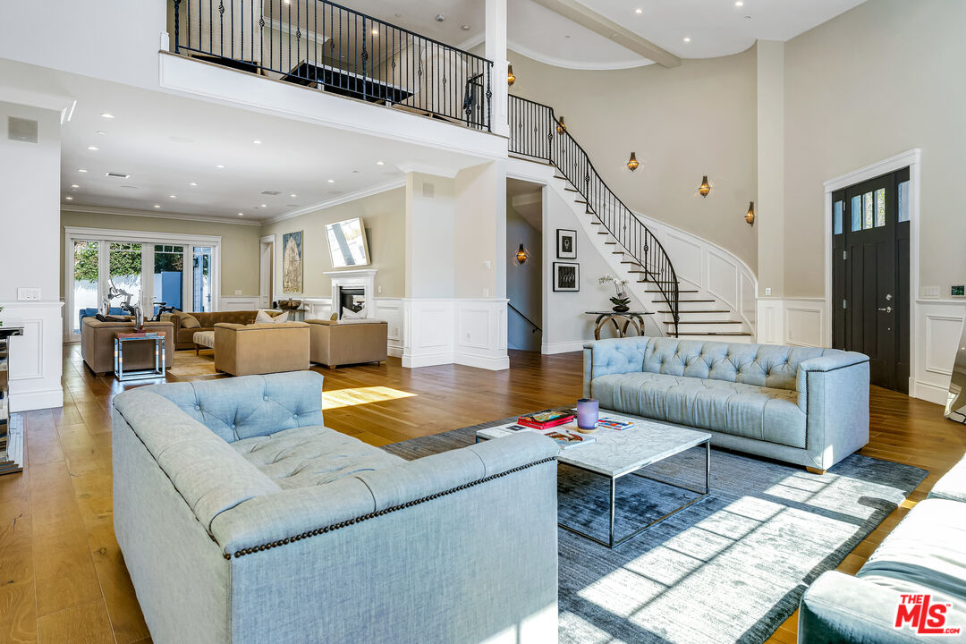 Wells Dr, Tarzana, CA 91356 #1