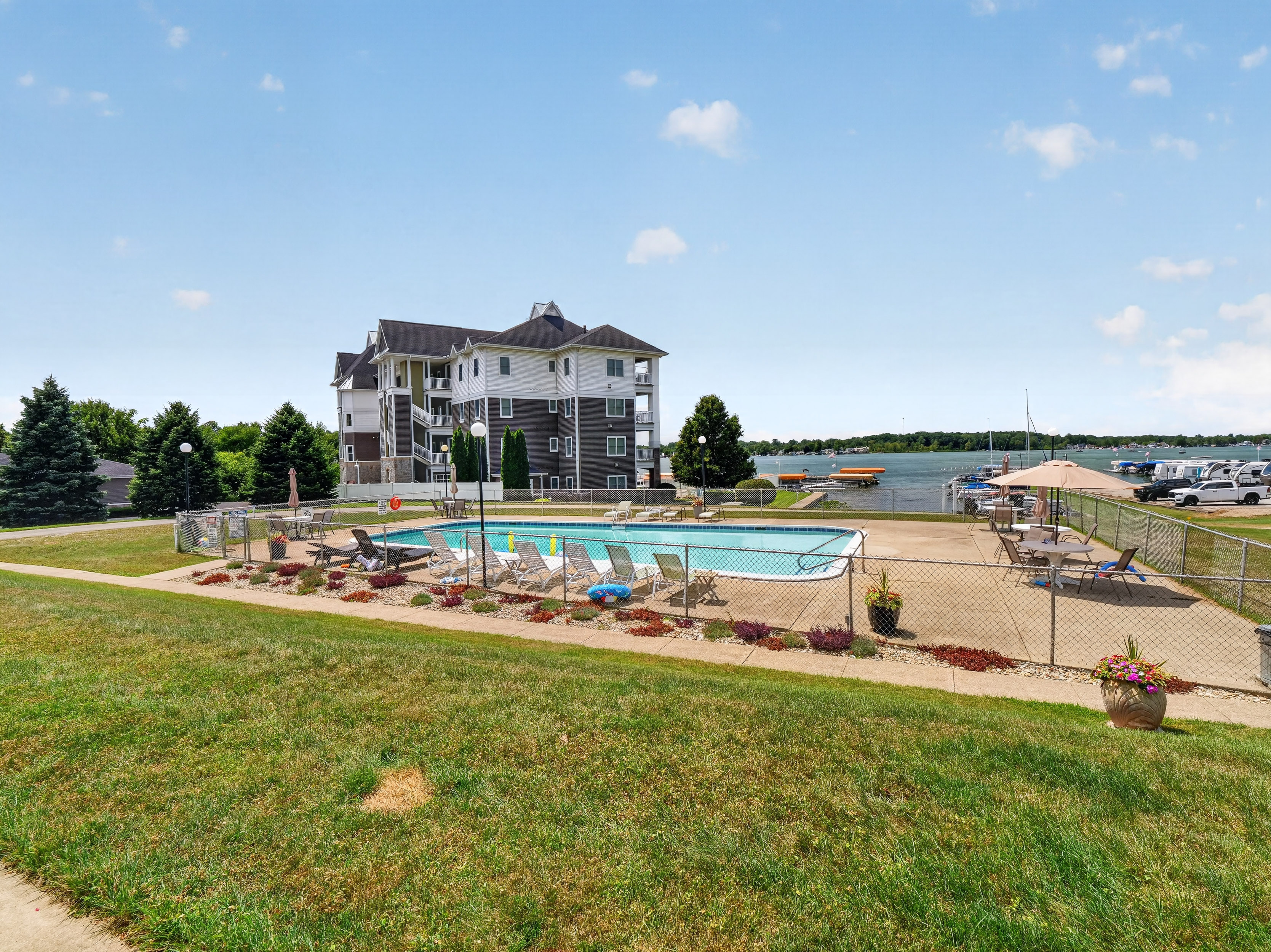  Affordable Lakefront Living on Lake Wawasee - 物件實景