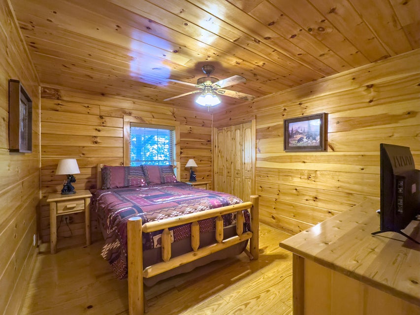 Sevierville, Tennessee, 37876, United States, 13 Bedrooms Bedrooms, ,14 BathroomsBathrooms,Residential,For Sale,1974606