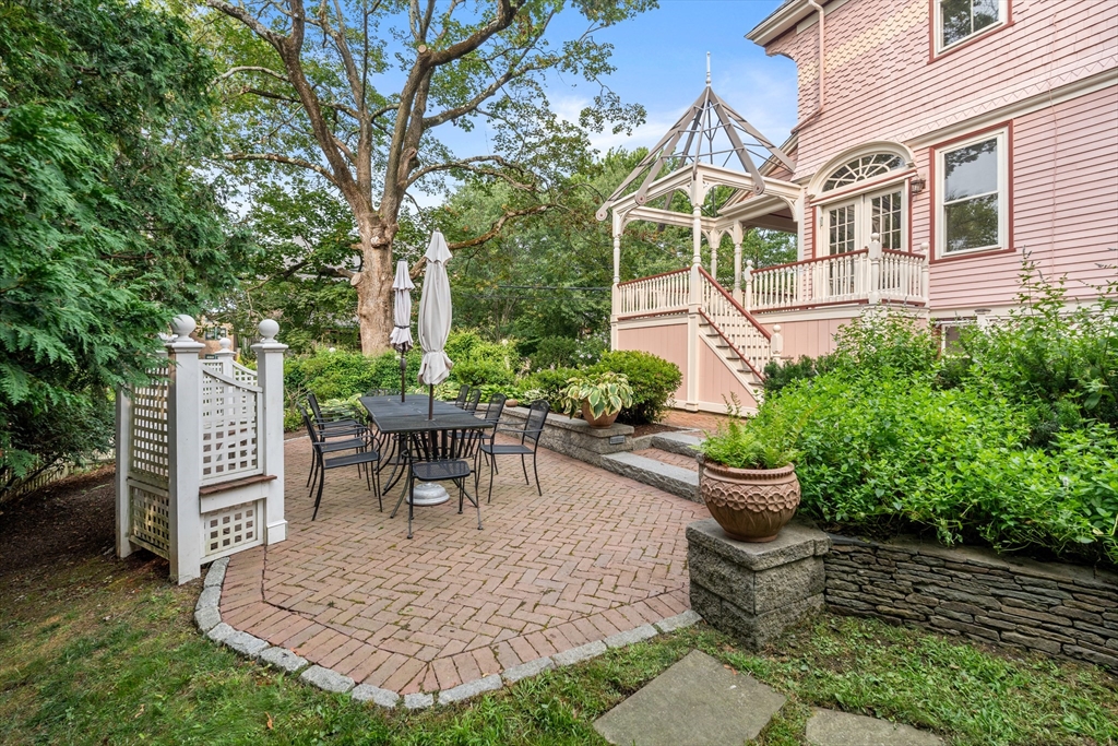 Cambridge, Massachusetts, 02140, United States, 5 Bedrooms Bedrooms, ,4 BathroomsBathrooms,Residential,For Sale,1939674