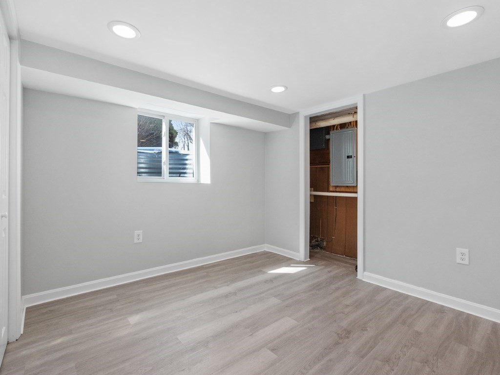 Waltham, Massachusetts, 02453, United States, 5 Bedrooms Bedrooms, ,3 BathroomsBathrooms,Residential,For Sale,1744769