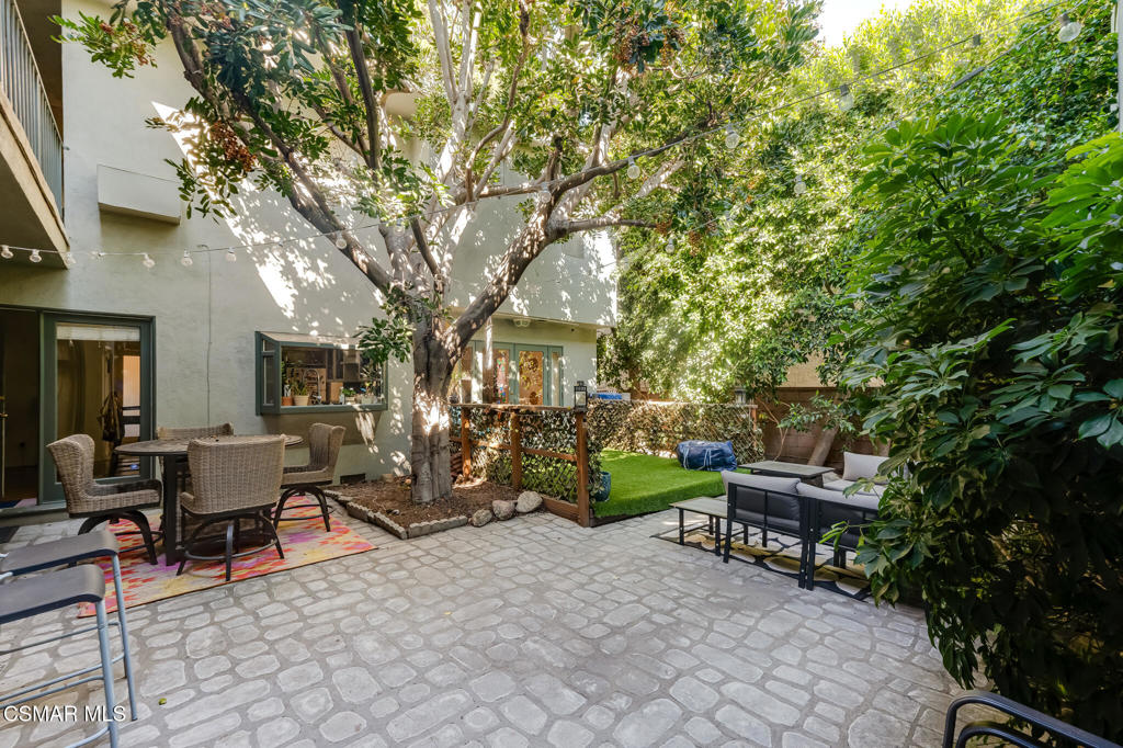 Los Angeles, California, 90066, United States, ,Residential,For Sale,1898424