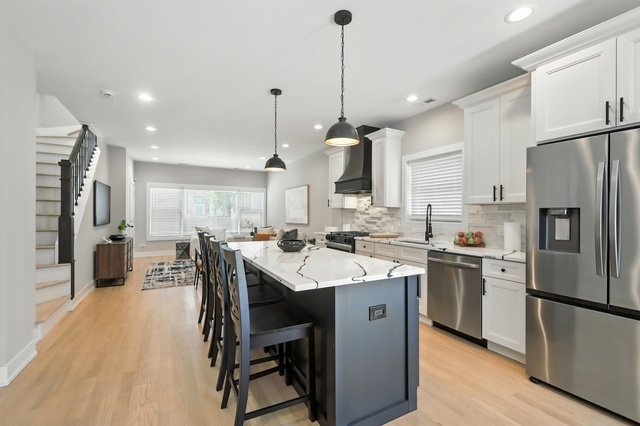 Chicago, Illinois, 60653, United States, 4 Bedrooms Bedrooms, ,Residential,For Sale,1950799
