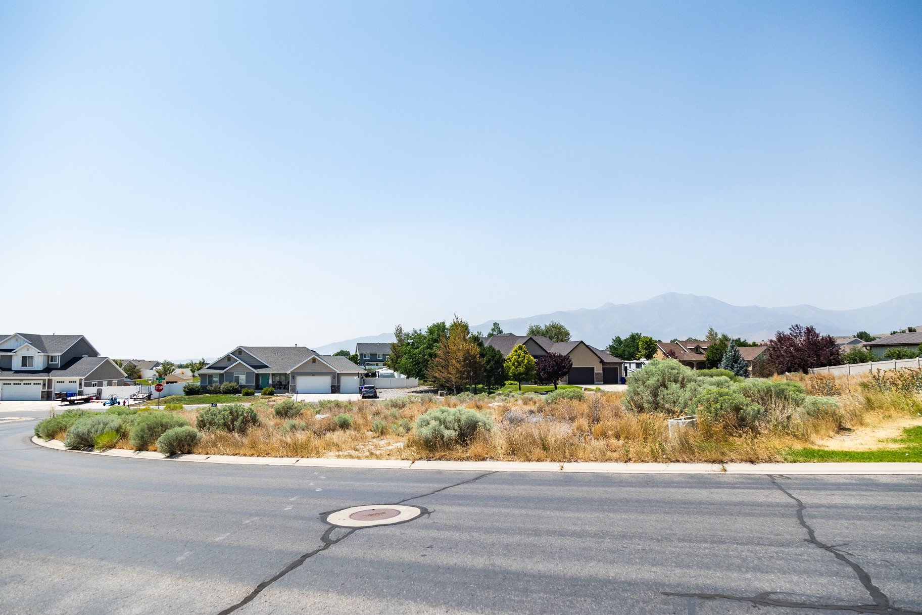  0.56 acres. Corner Lot. No HOA. ADU Potential. This one is different - 物件實景