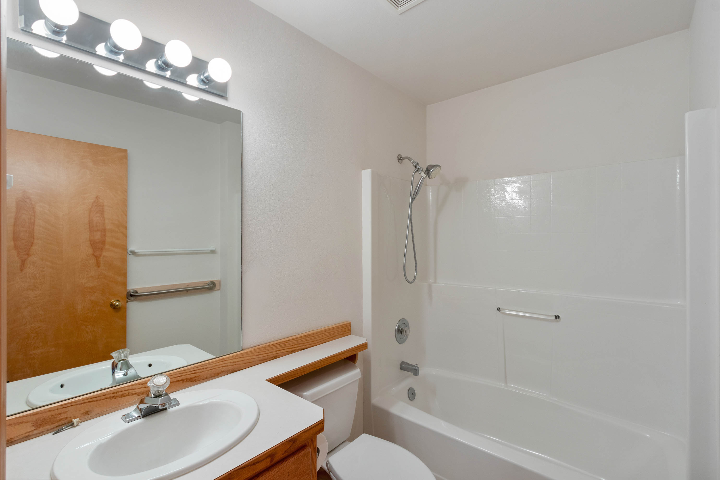 Sandpoint, Idaho, 83864, United States, 3 Bedrooms Bedrooms, ,2 BathroomsBathrooms,Residential,For Sale,2012104