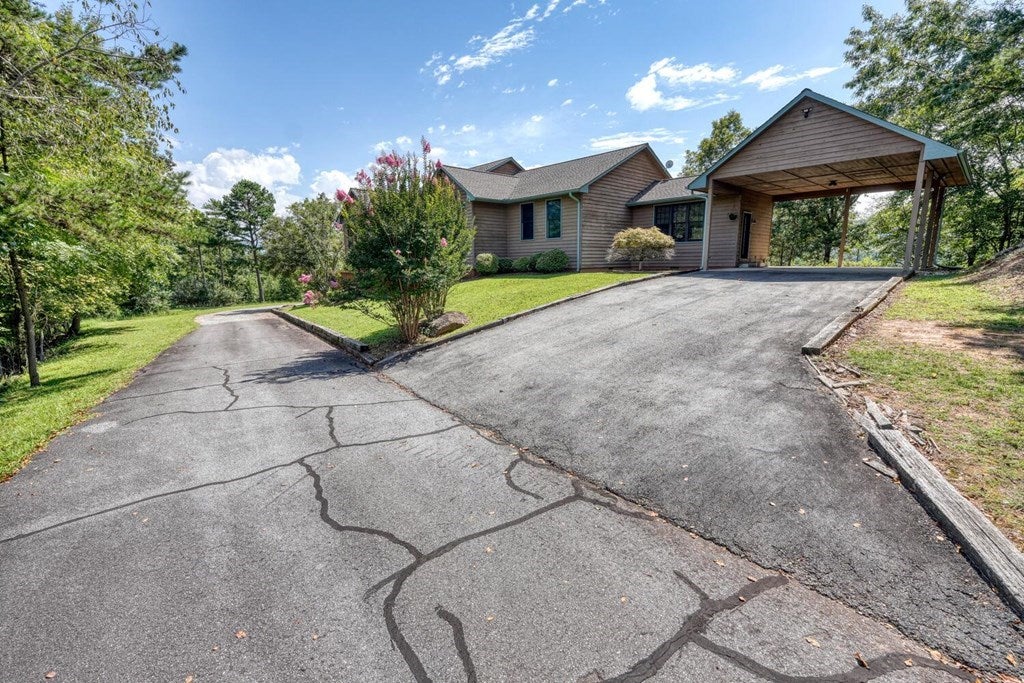 Murphy, North Carolina, 28906, United States, 3 Bedrooms Bedrooms, ,2 BathroomsBathrooms,Residential,For Sale,1926977