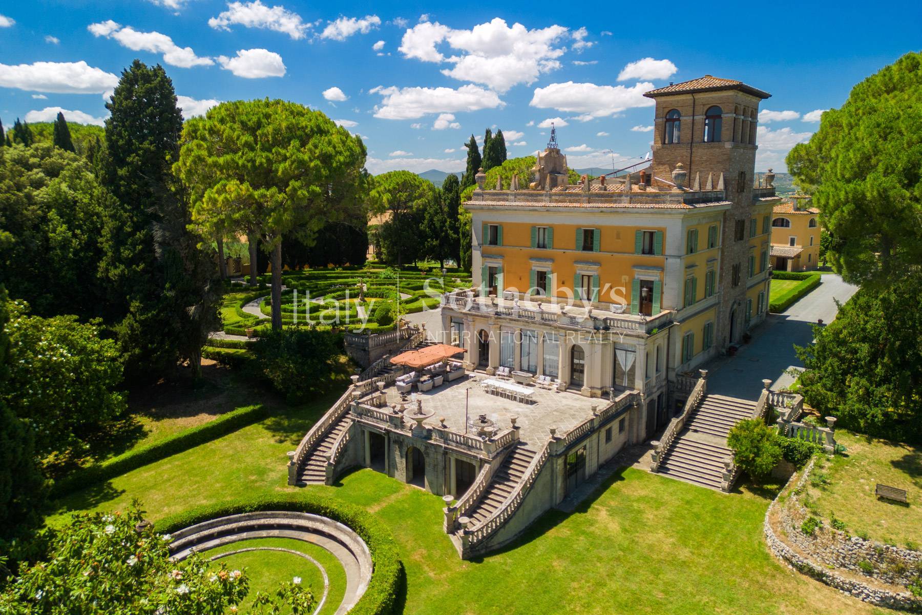  Magnificent historical villa with typical italian garden in Umbria - 物件實景