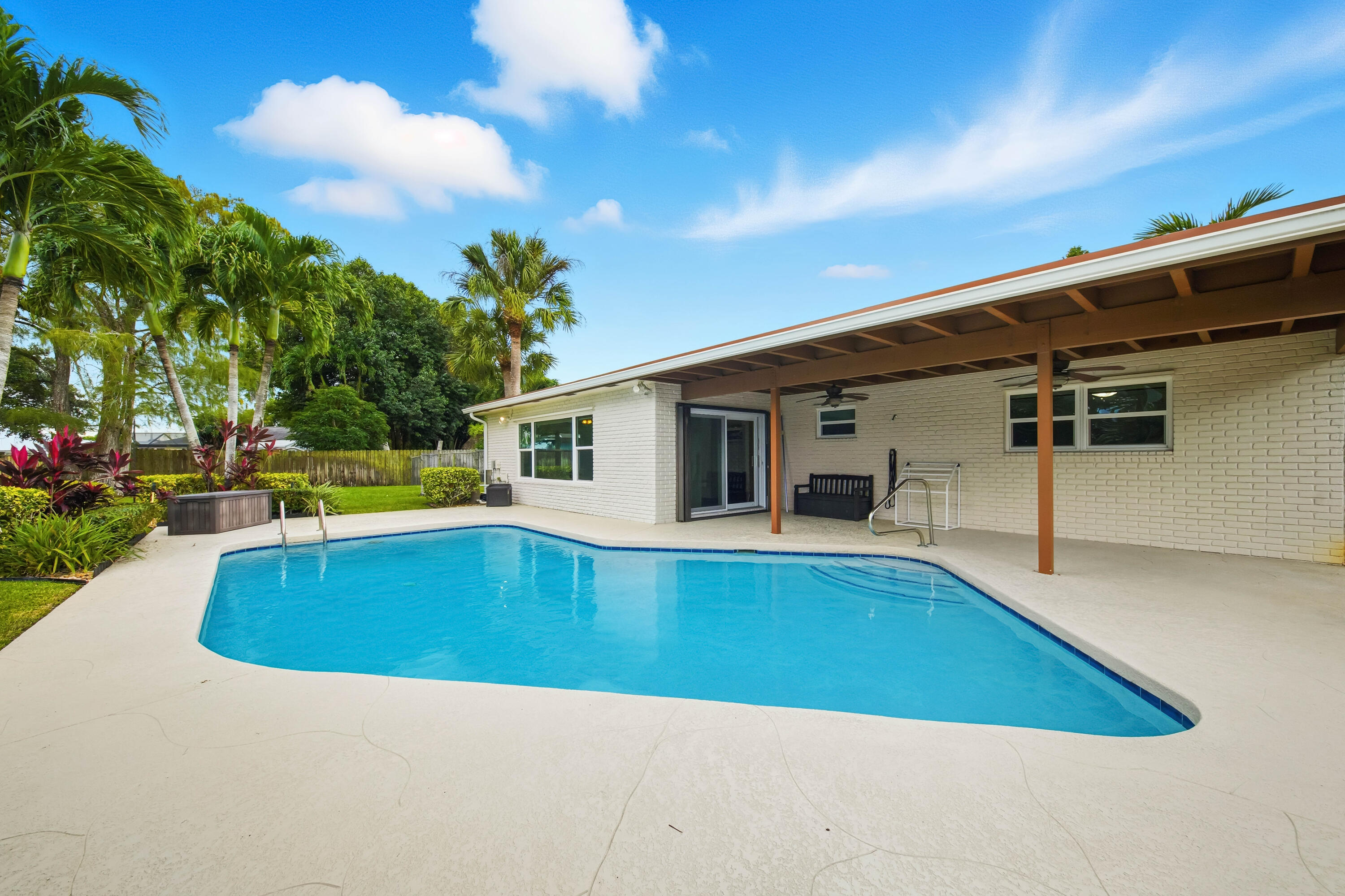 Royal Palm Beach, Florida, 33411, United States, 3 Bedrooms Bedrooms, ,3 BathroomsBathrooms,Residential,For Sale,1970121