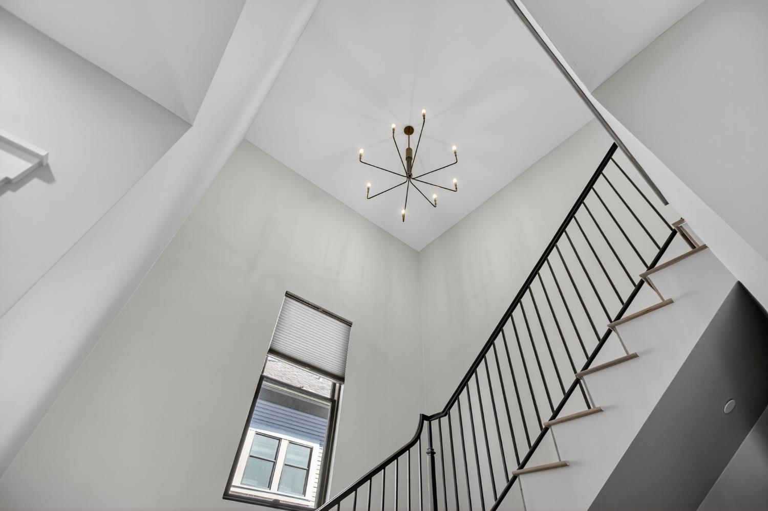 Sacramento, California, 95816, United States, 3 Bedrooms Bedrooms, ,5 BathroomsBathrooms,Residential,For Sale,1978117