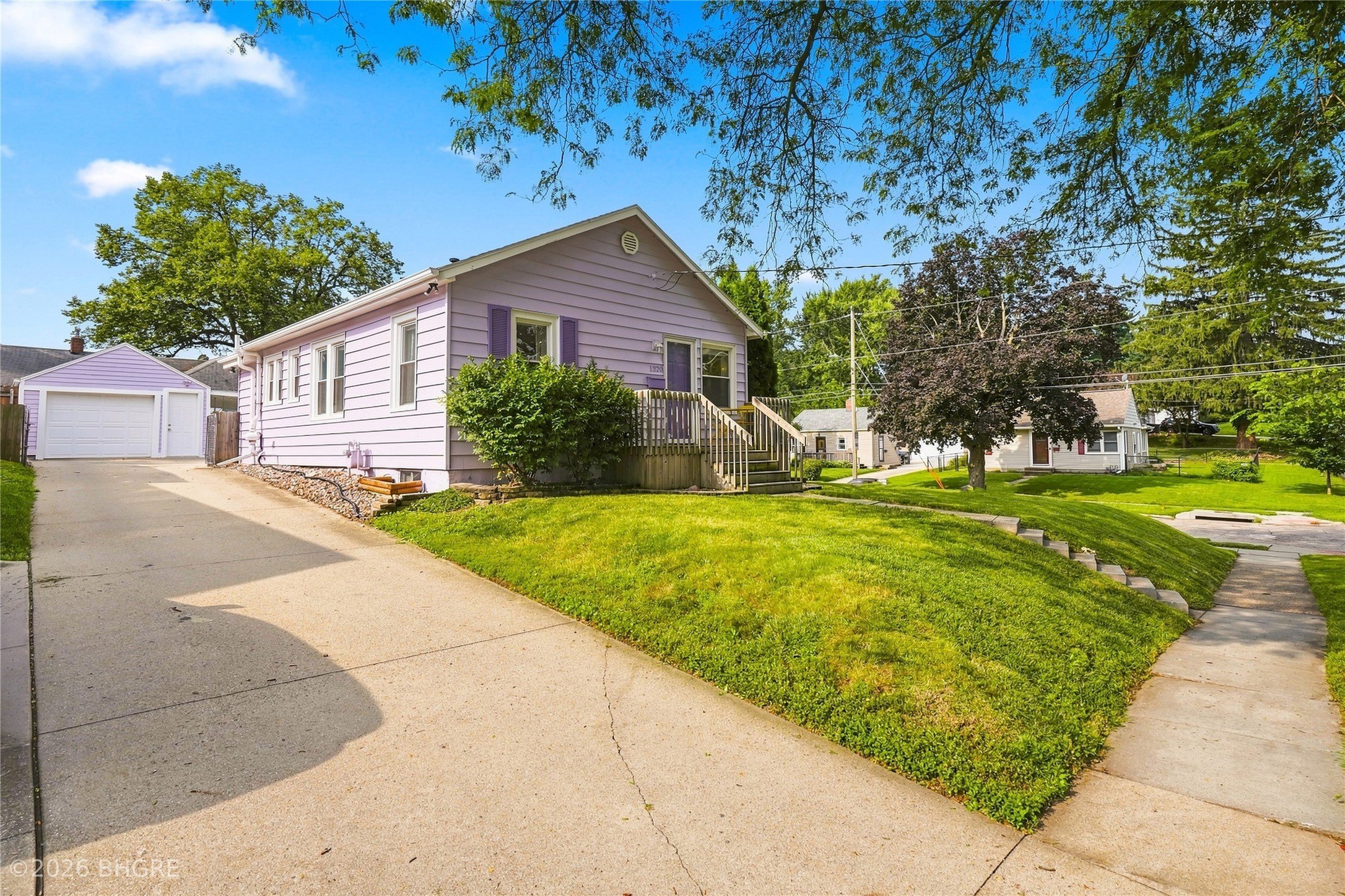 Pleasant View Dr, Des Moines, IA 50315