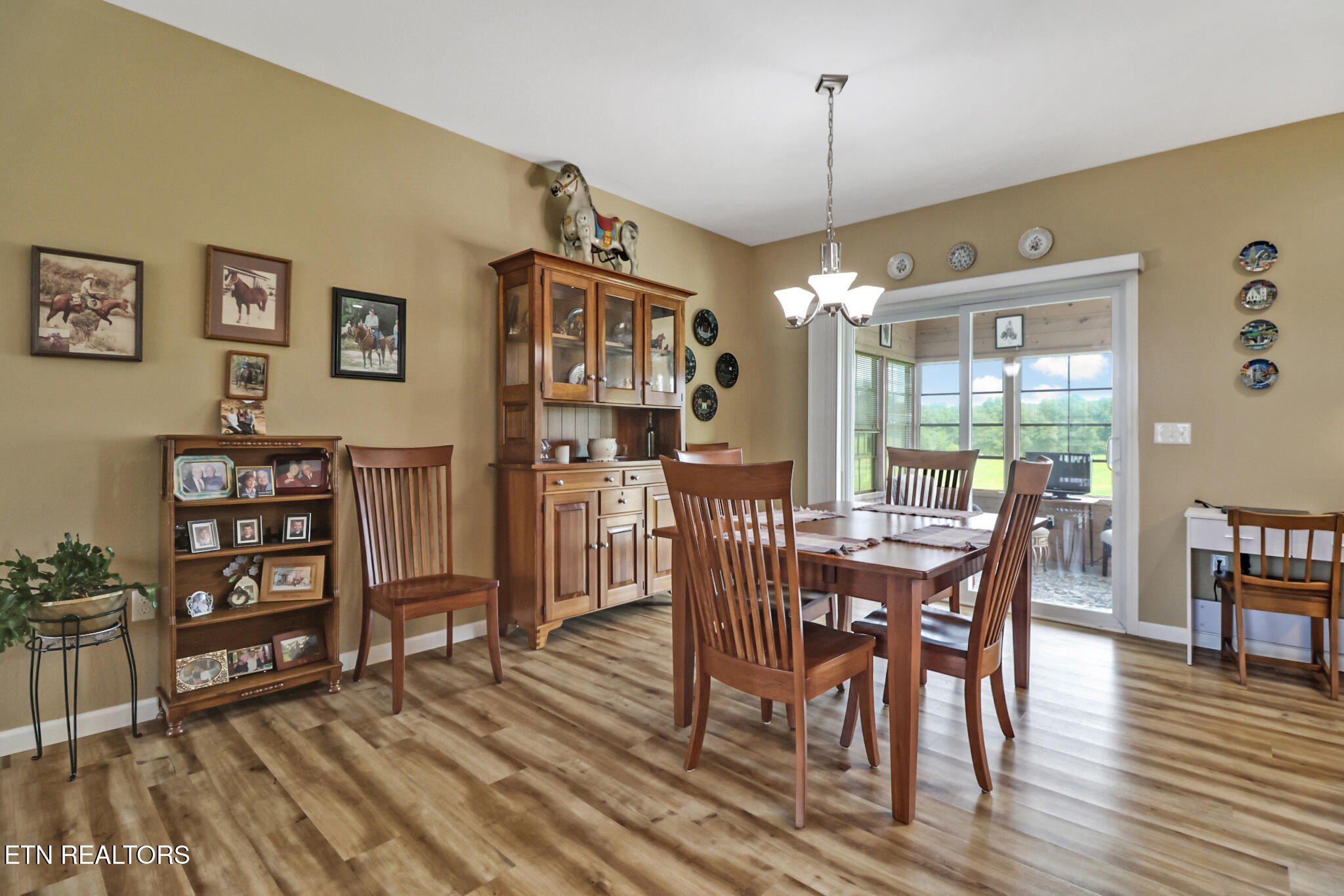 Crossville, Tennessee, 38555, United States, 3 Bedrooms Bedrooms, ,3 BathroomsBathrooms,Residential,For Sale,1921261