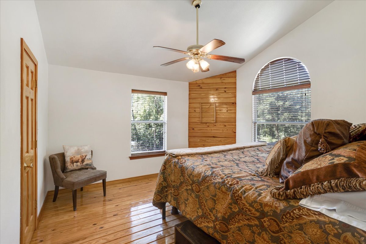 Bonham, Texas, 75418, United States, 6 Bedrooms Bedrooms, ,3 BathroomsBathrooms,Residential,For Sale,1983606